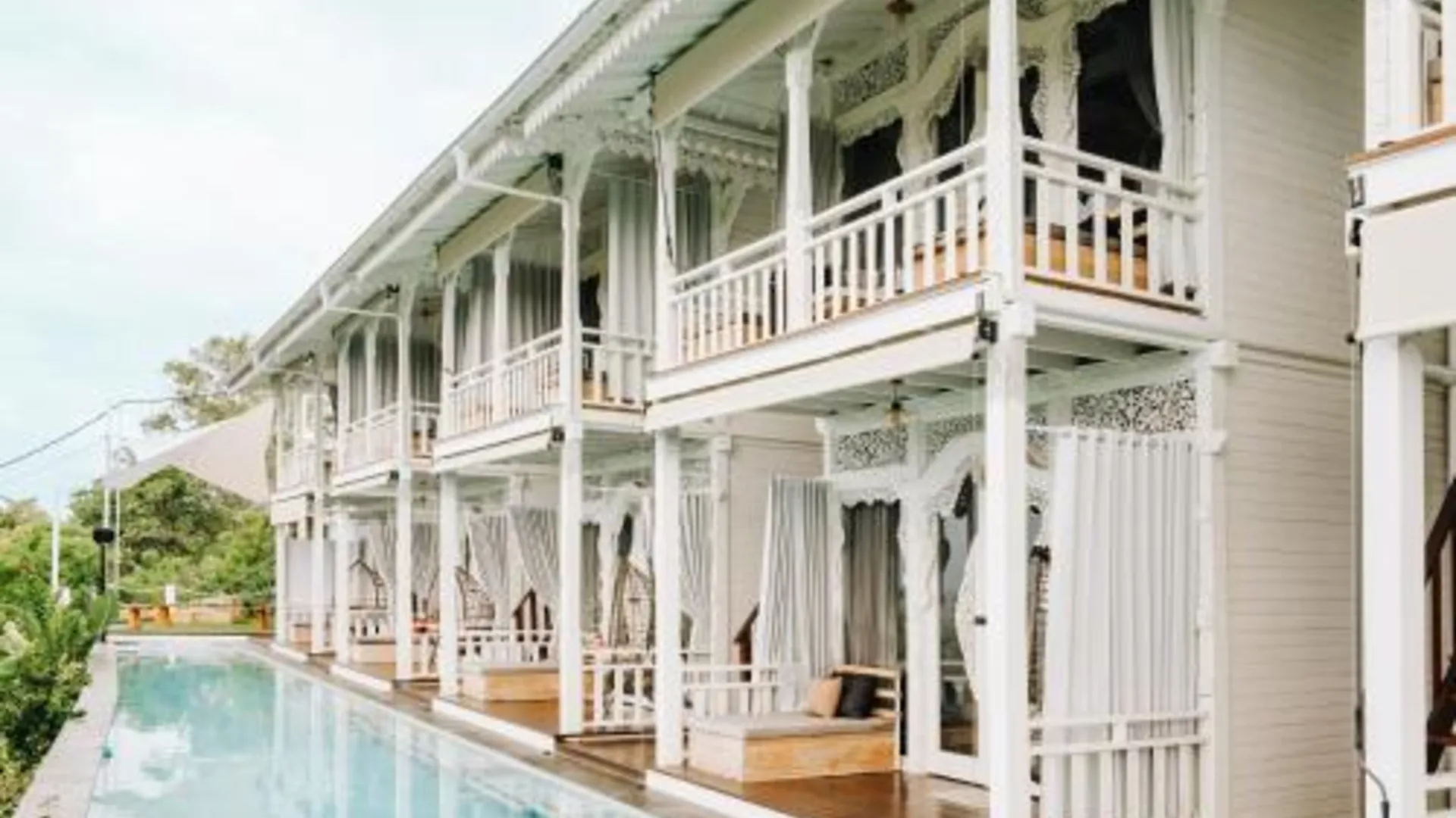 발리 맘보 힐 리조트 4성급 호텔 외관