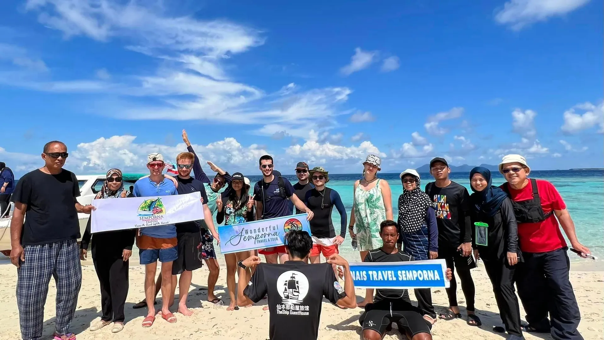 셈포르나 The Ship GuetsHouse II 1성급 호텔 수영장