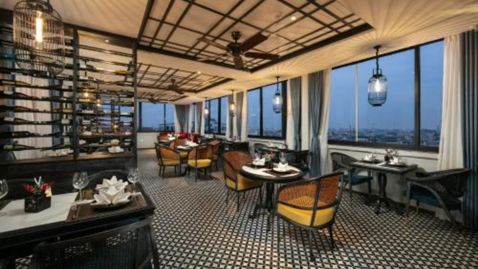 하노이 샤이닝 센트럴 호텔 앤 스파 5성급 호텔 스위트룸