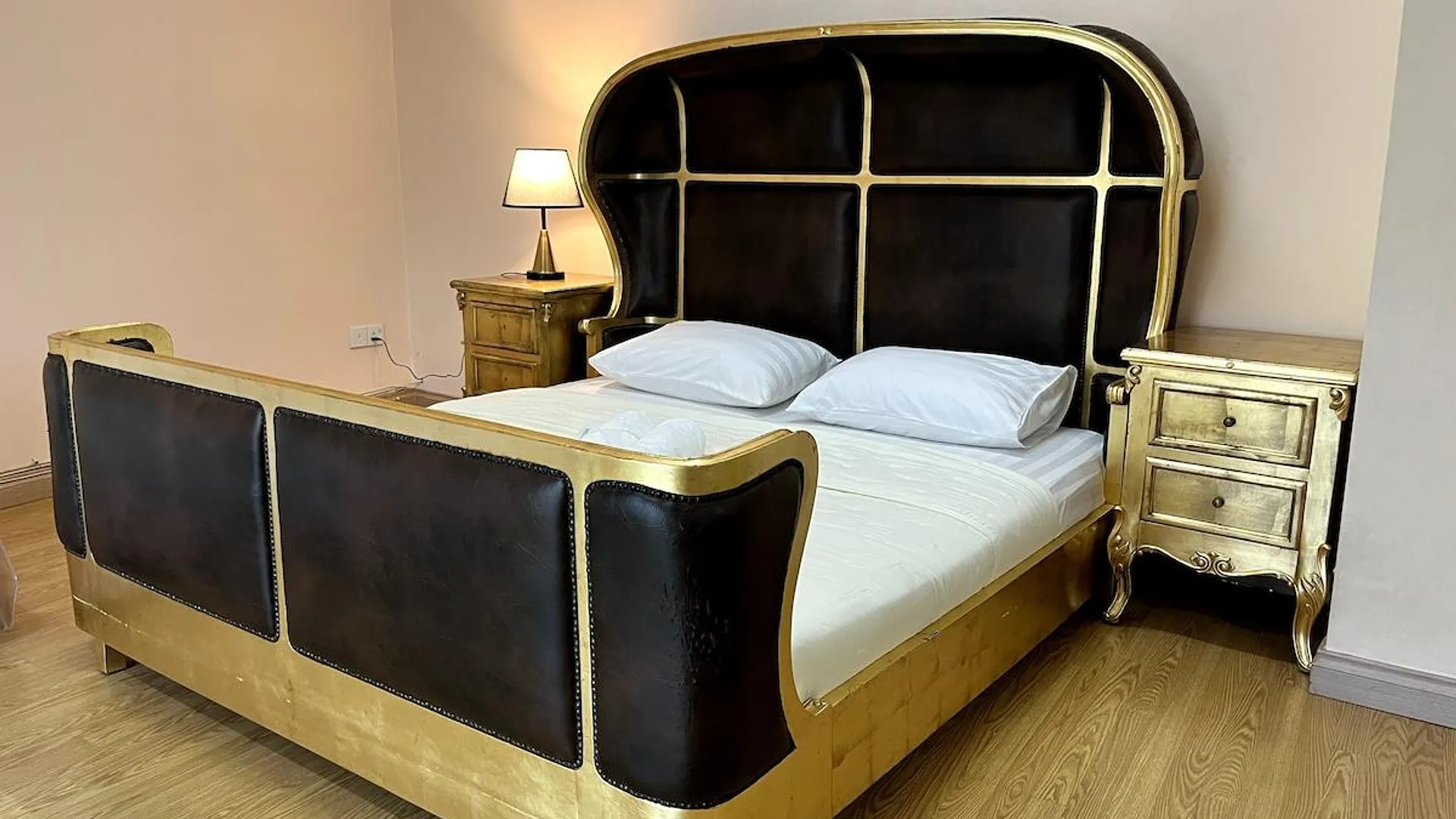 샤알람 부킷 젤루통의 프라이빗 하우스 (2700m², 침실 4개, 프라이빗 욕실 4개) 3성급 게스트하우스 객실