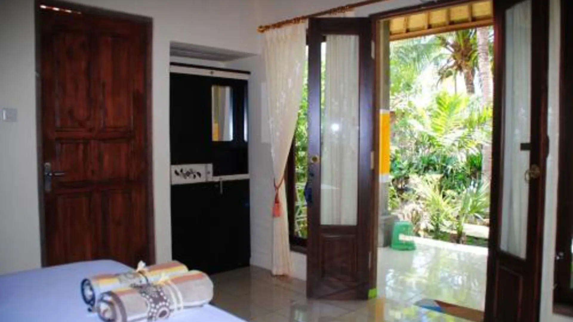 발리 Kubu Sari Guest House 2성급 호텔 스위트룸