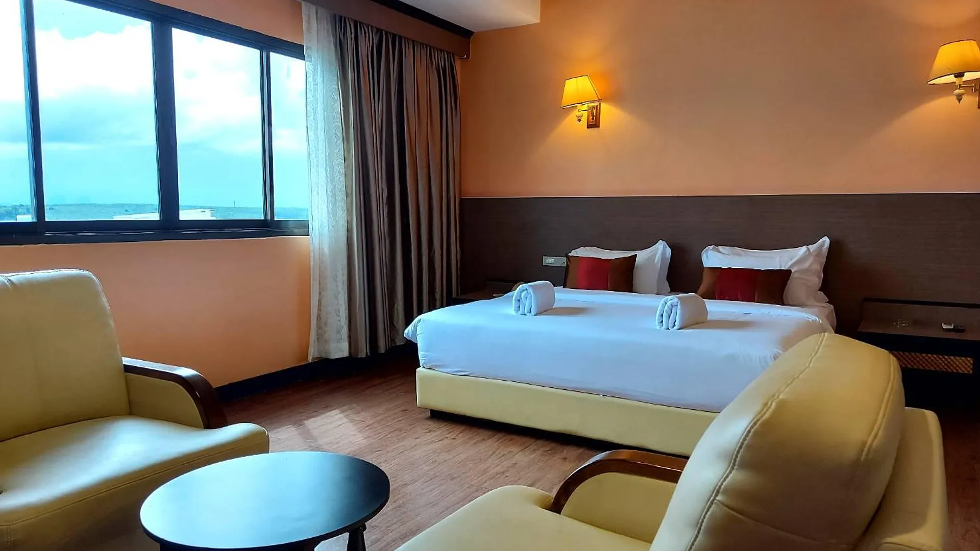 핫야이 M 호텔 다녹 4성급 호텔 스위트룸