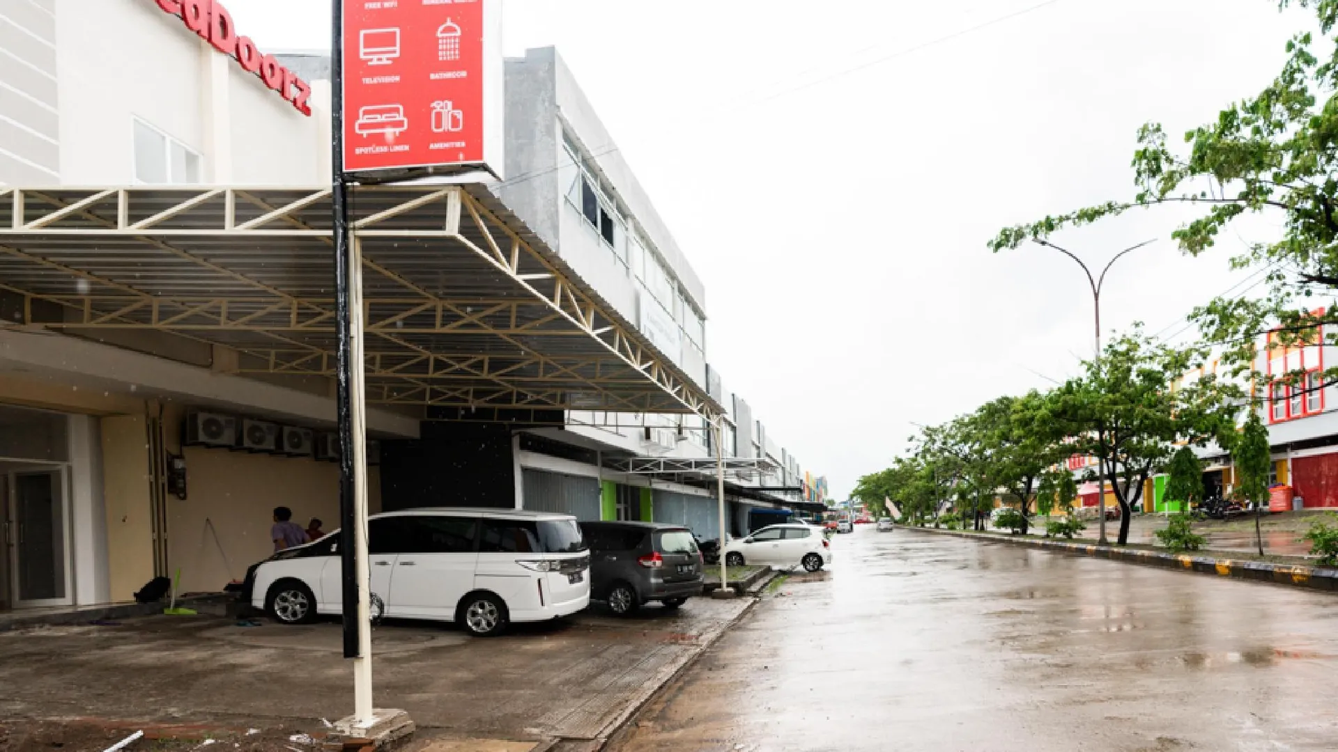 마카사르 레드도어즈 @ 그라하 체메를랑 마로스 2성급 호텔 수영장