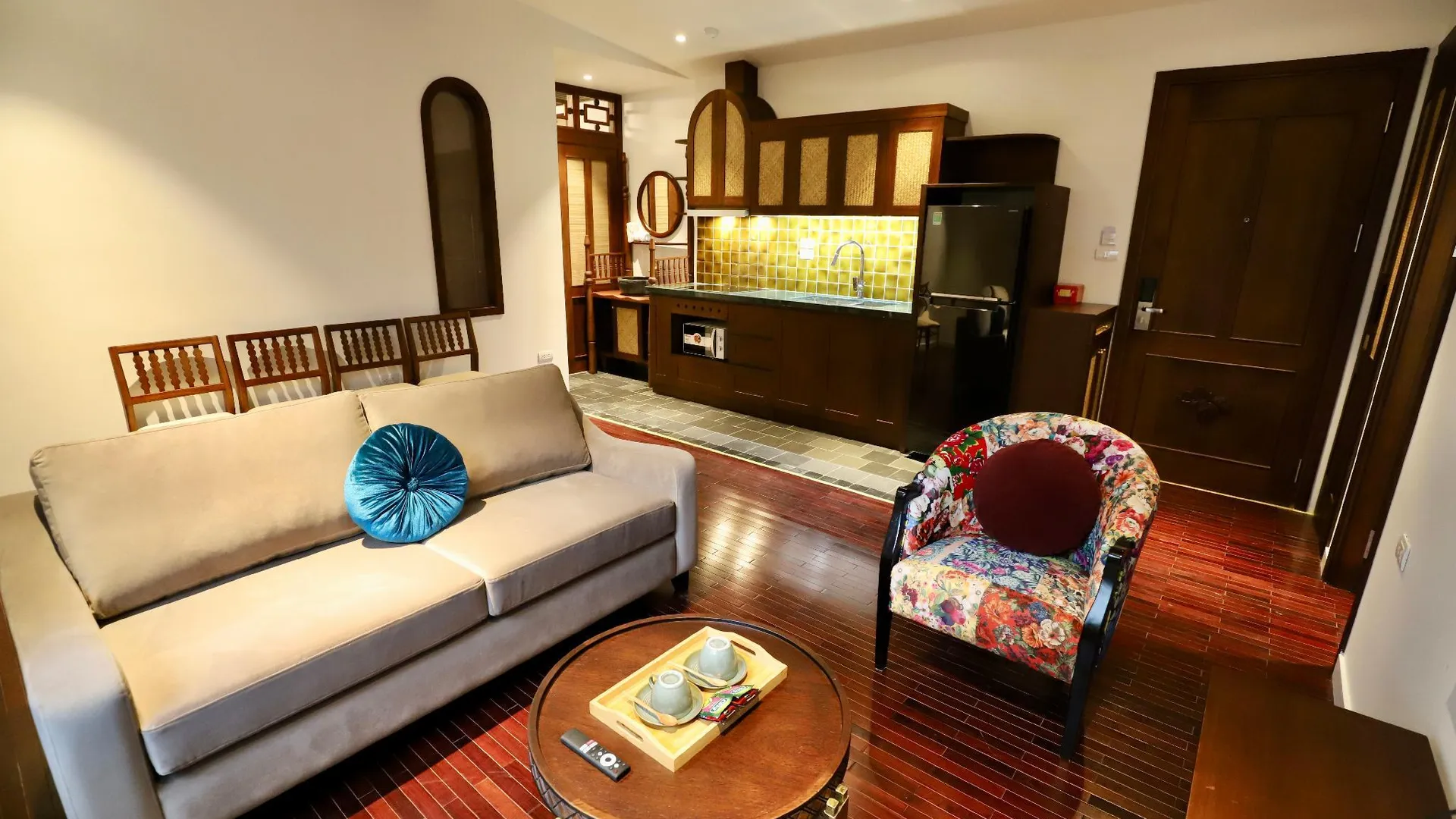 하노이 메종 냐 51 꽝칸 4성급 게스트하우스 객실