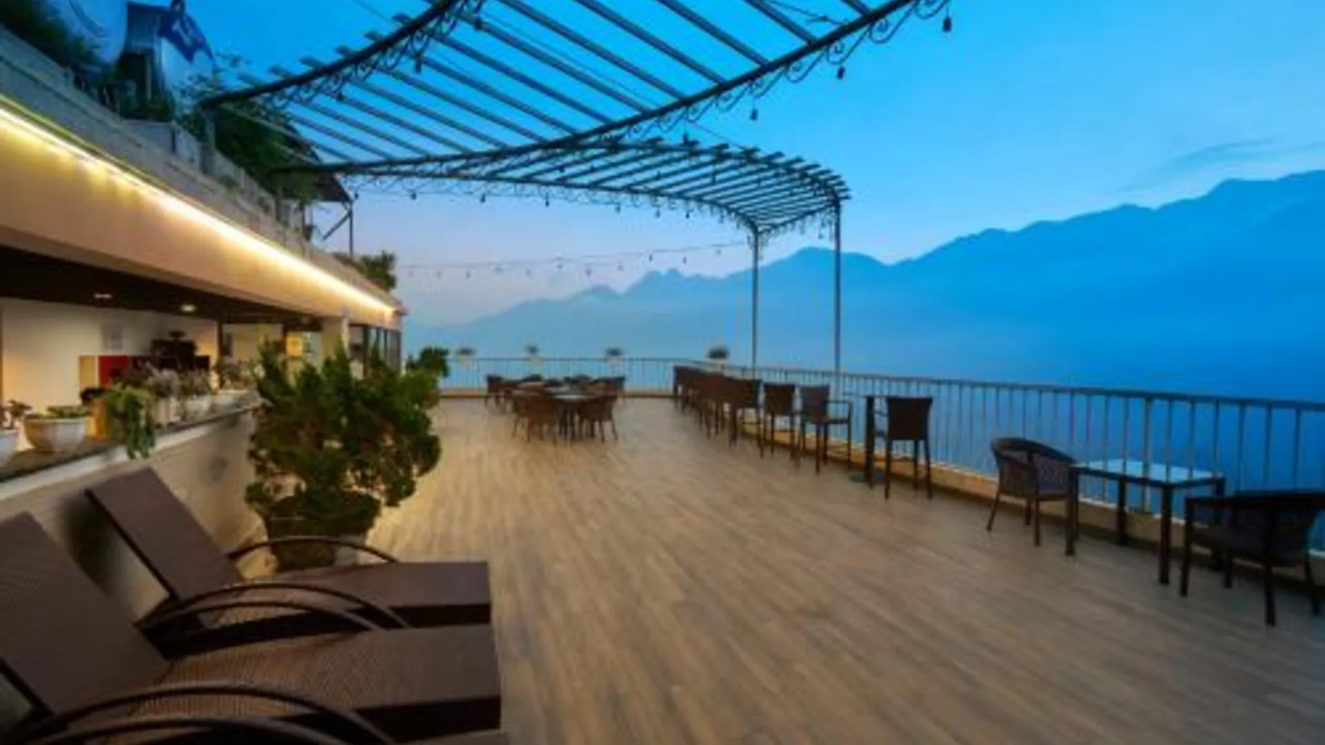 사파 어메이징 호텔 사파 4성급 호텔 수영장