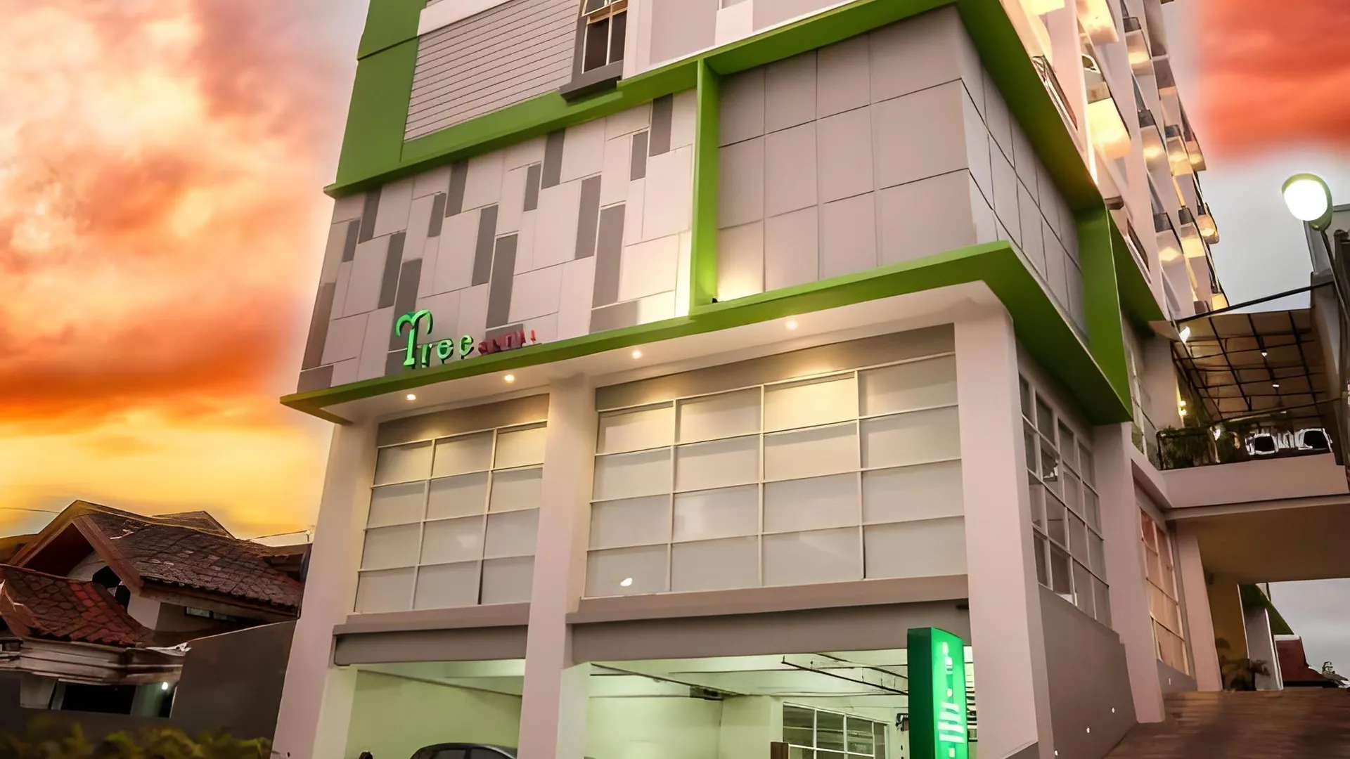 마카사르 Tree Hotel 3성급 호텔 외관