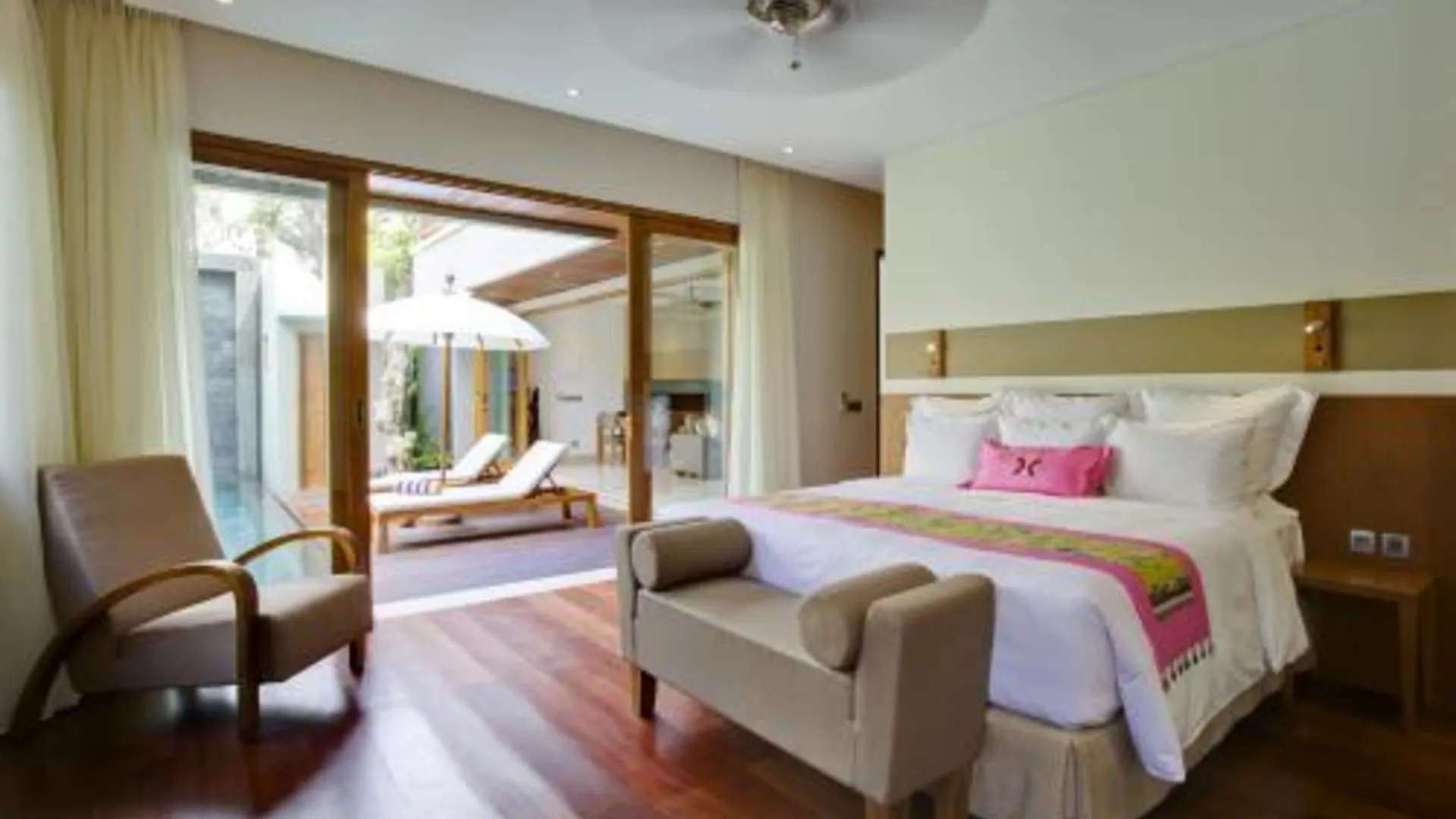 발리 코에노코에니 빌라 5성급 호텔 스위트룸