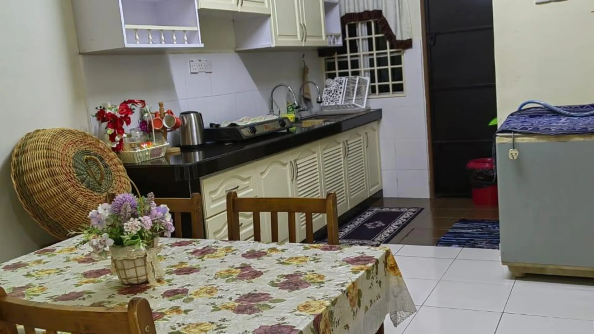 세리 만중 세리 만중의 프라이빗 하우스 (1400m², 침실 4개, 프라이빗 욕실 2개) 3성급 게스트하우스 수영장