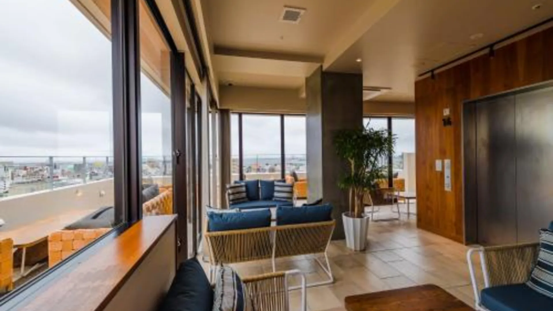 오키나와 본섬 프로스타일 테라스 나하 5성급 호텔 객실