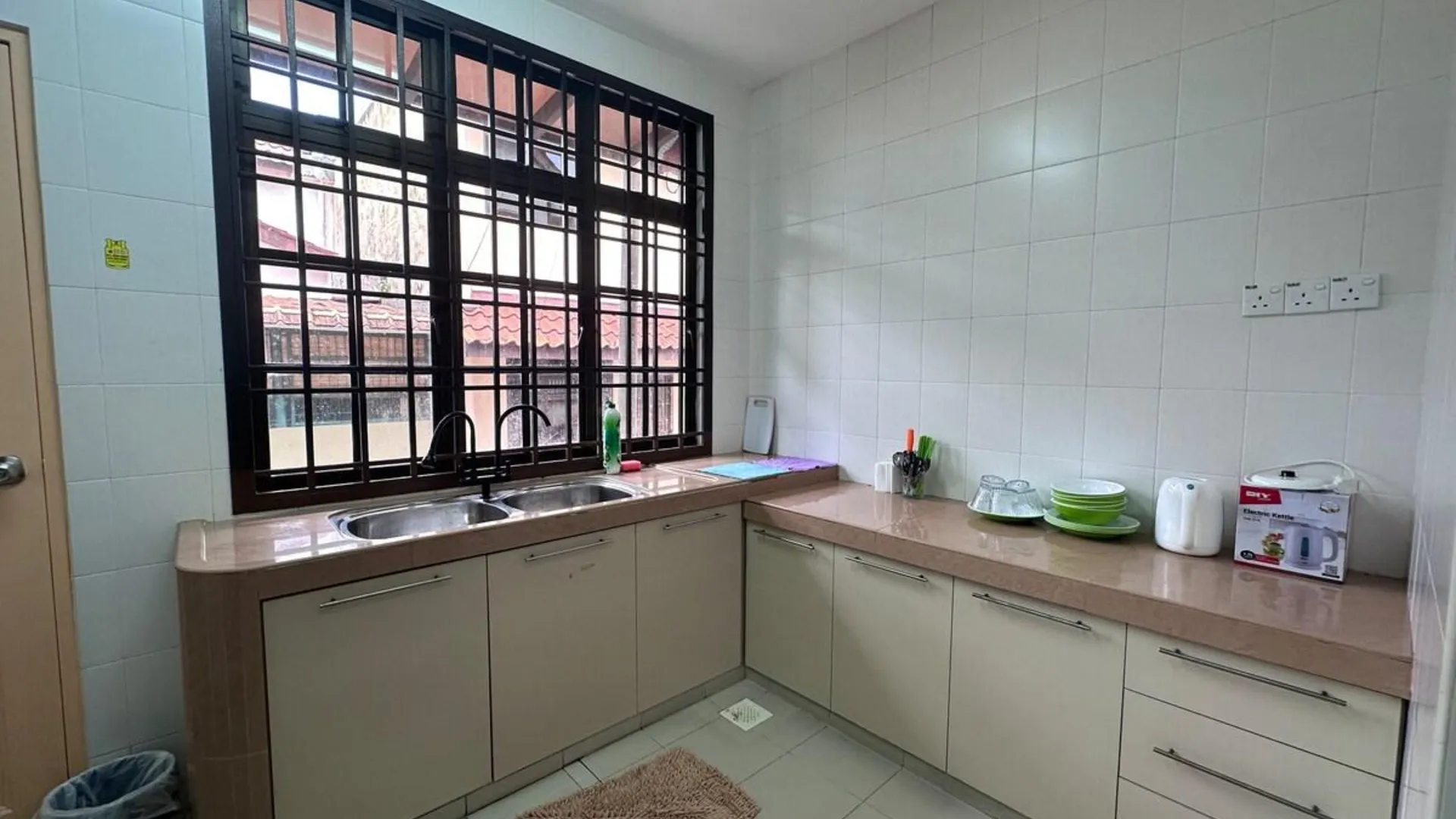 조호바루 / 조호르바루 울루 티람의 프라이빗 하우스 (200m², 침실 8개, 프라이빗 욕실 4개) 3성급 싱글룸 수영장