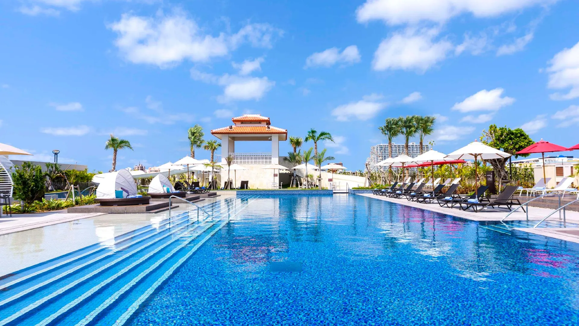 오키나와 본섬 더블트리 바이 힐튼 오키나와 차탄 리조트 4성급 호텔 외관