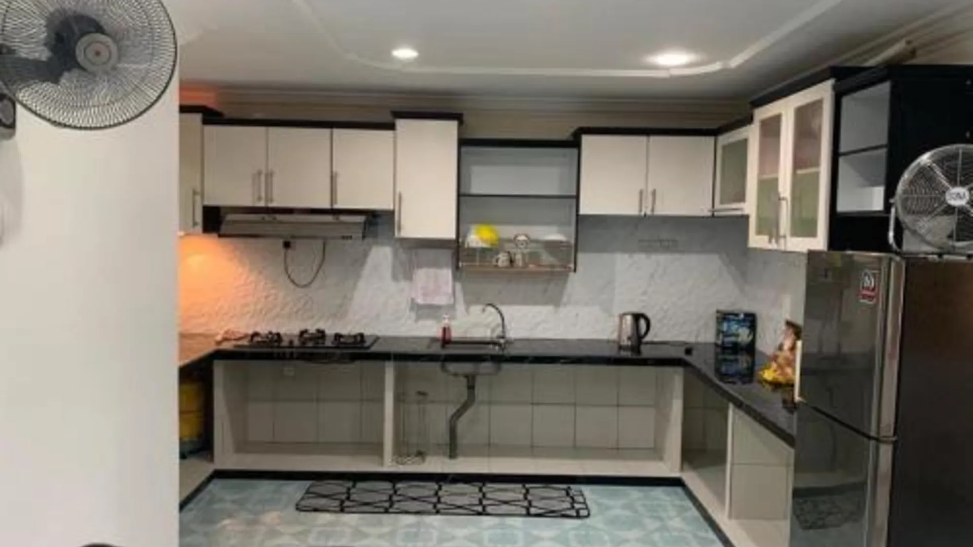 타이핑 카문팅의 프라이빗 하우스 (139m², 침실 3개, 프라이빗 욕실 3개) 3성급 게스트하우스 레스토랑