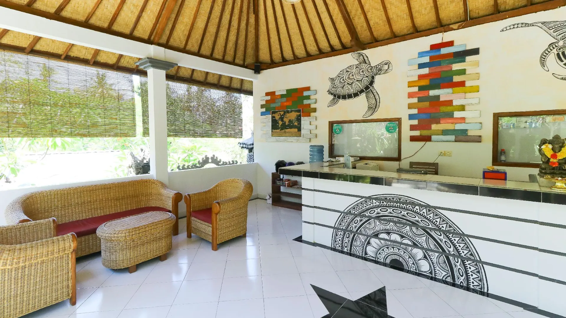 발리 라투 코티지 2성급 게스트하우스 수영장