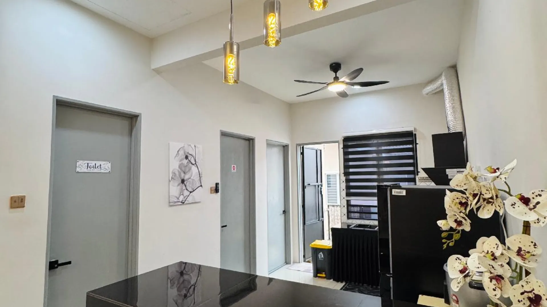 이포 탄중 람부탄의 프라이빗 하우스 (1000m², 침실 3개, 프라이빗 욕실 2개) 3성급 싱글룸 레스토랑