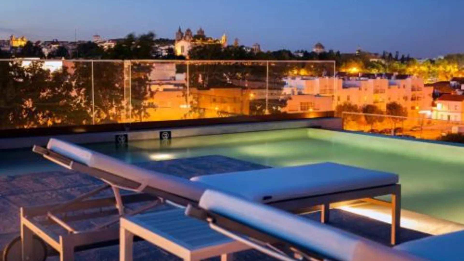 에보라 비토리아 스톤 호텔 4성급 호텔 수영장