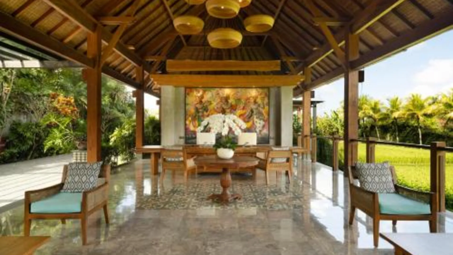 발리 아디와나 비스마 5성급 호텔 외관