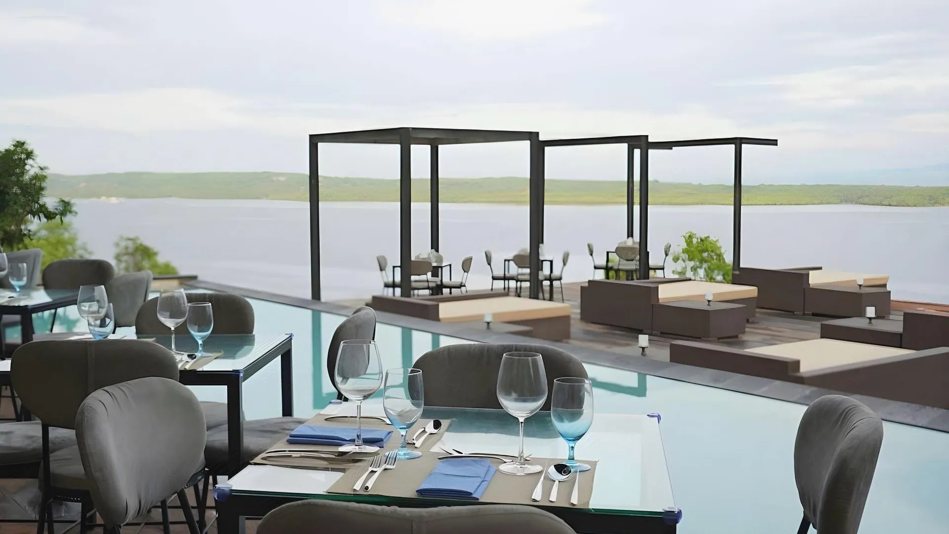 발리 아디와나 와르나칼리 리조트 - 누사 페니다 4성급 호텔 수영장