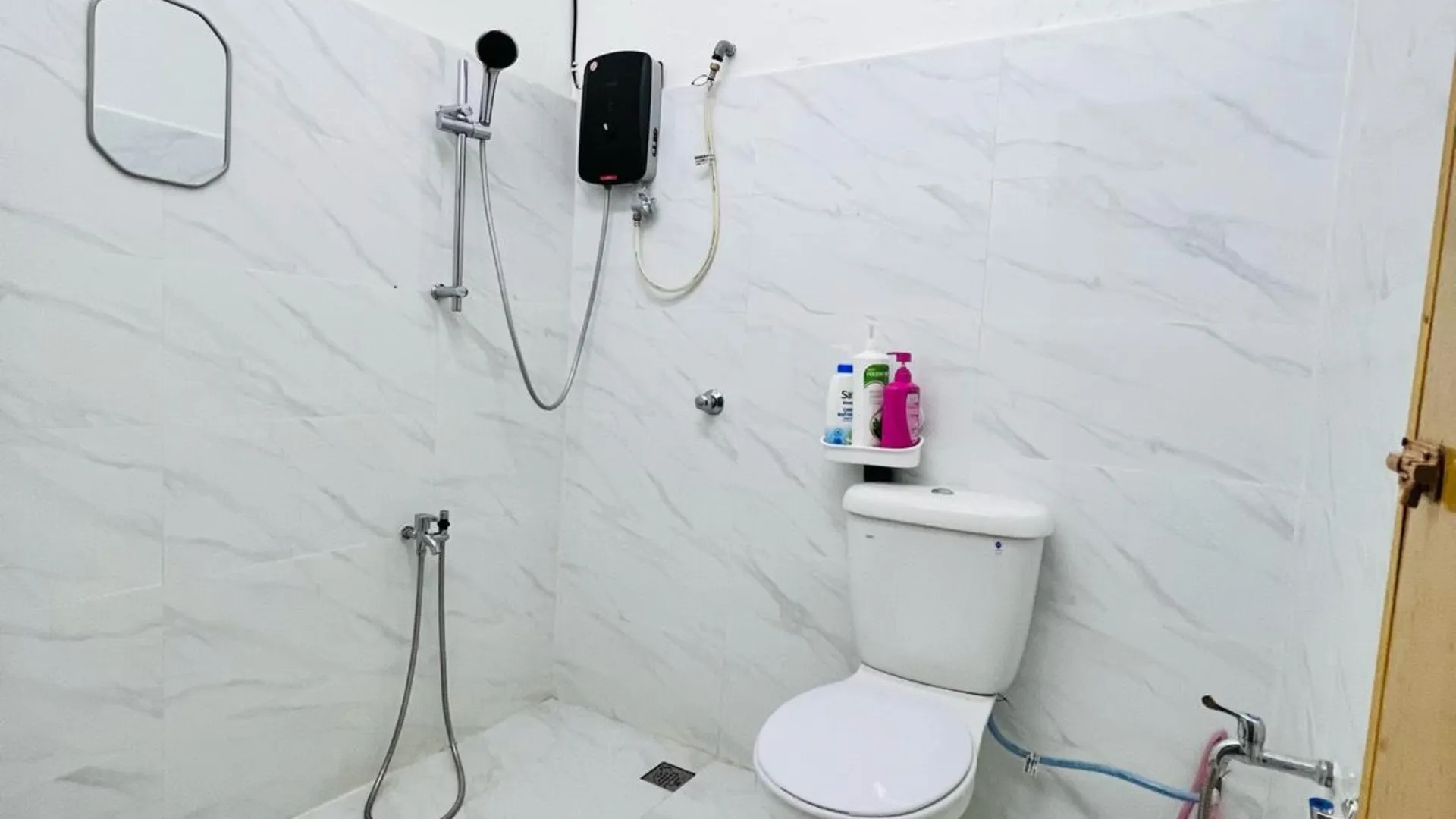 추카이 캄풍 부킷 쿠앙의 프라이빗 하우스 (90m², 침실 3개, 프라이빗 욕실 2개) 2성급 싱글룸 스위트룸