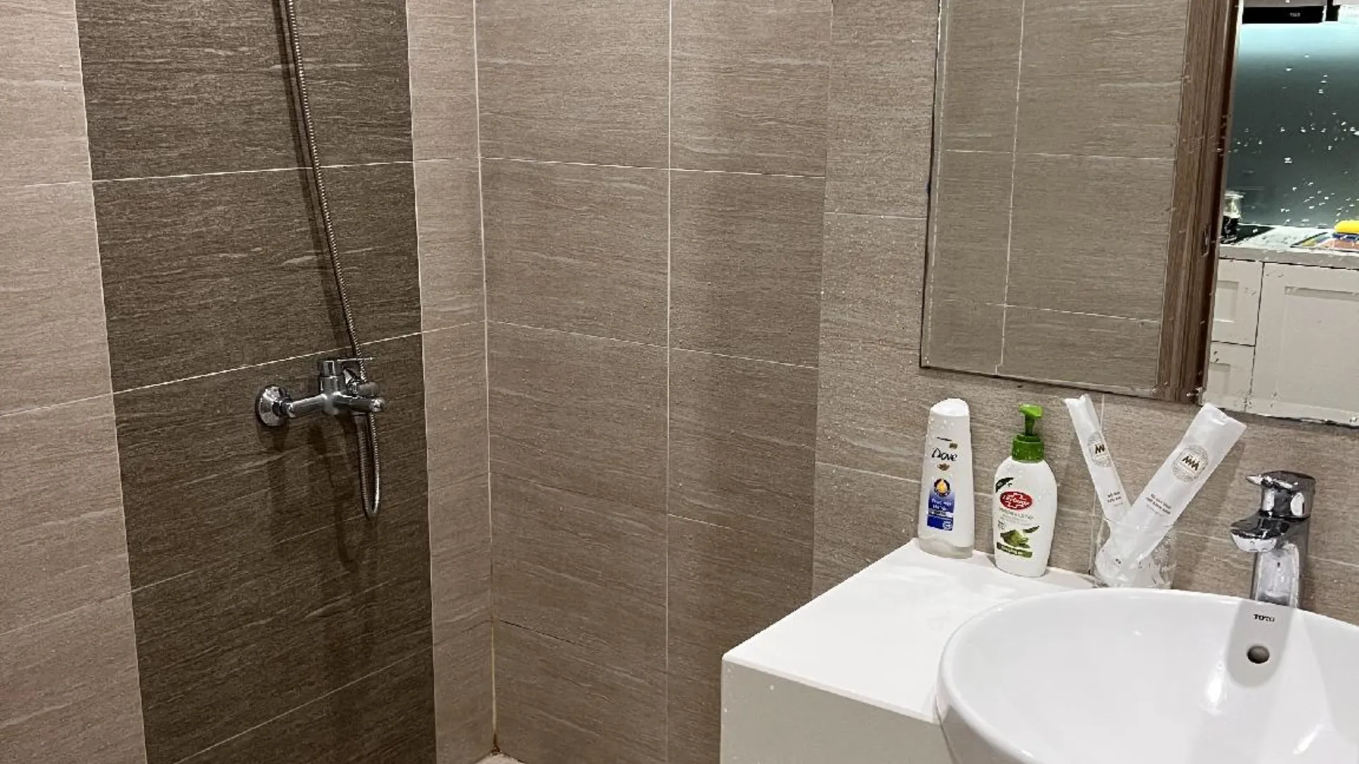 호치민 9군의 프라이빗 하우스 (35m², 침실 1개, 프라이빗 욕실 1개) 4성급 싱글룸 스위트룸