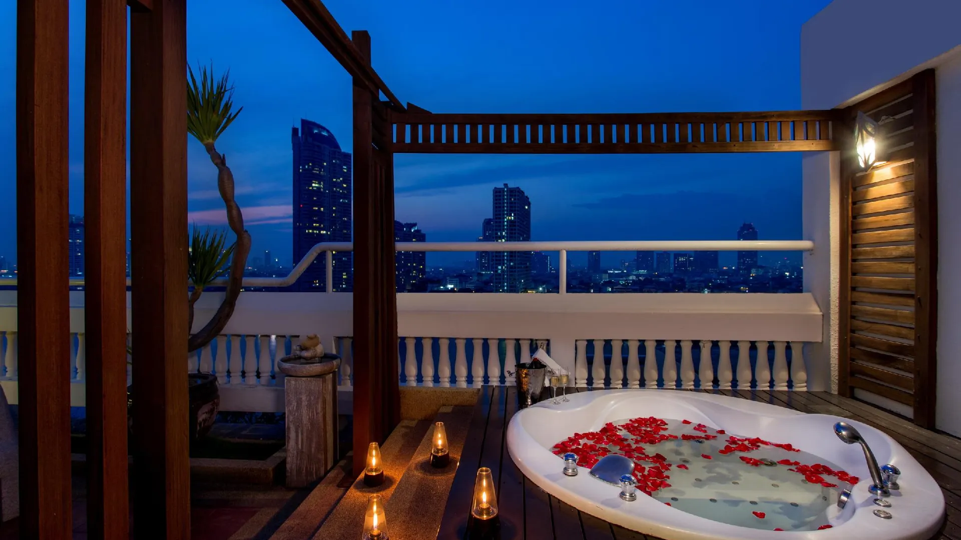 방콕 라마다 플라자 바이 윈덤 방콕 메남 리버사이드 5성급 호텔 스위트룸