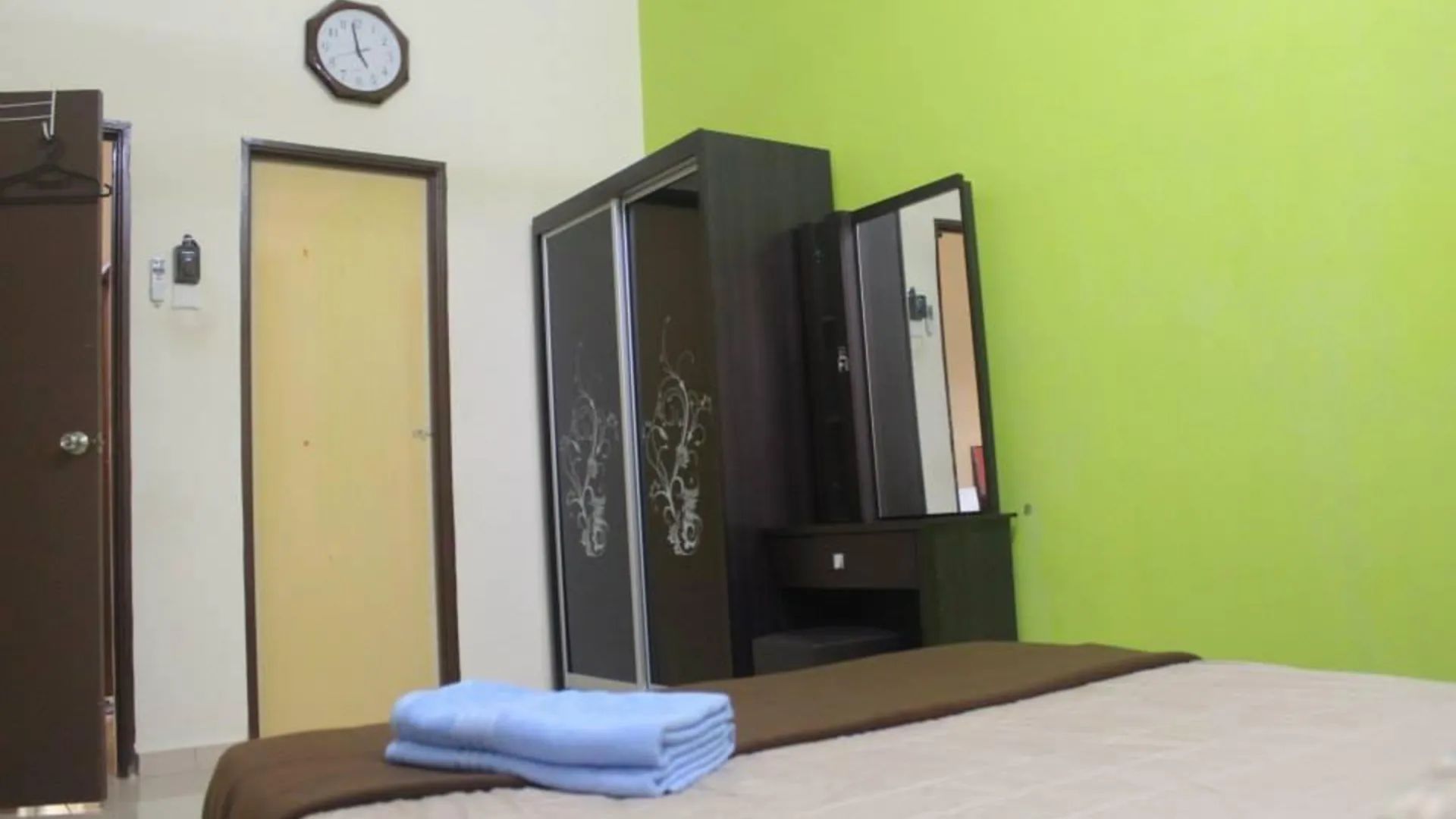 쿠안탄 베세라의 프라이빗 하우스 (1200m², 침실 3개, 프라이빗 욕실 2개) 2성급 싱글룸 외관