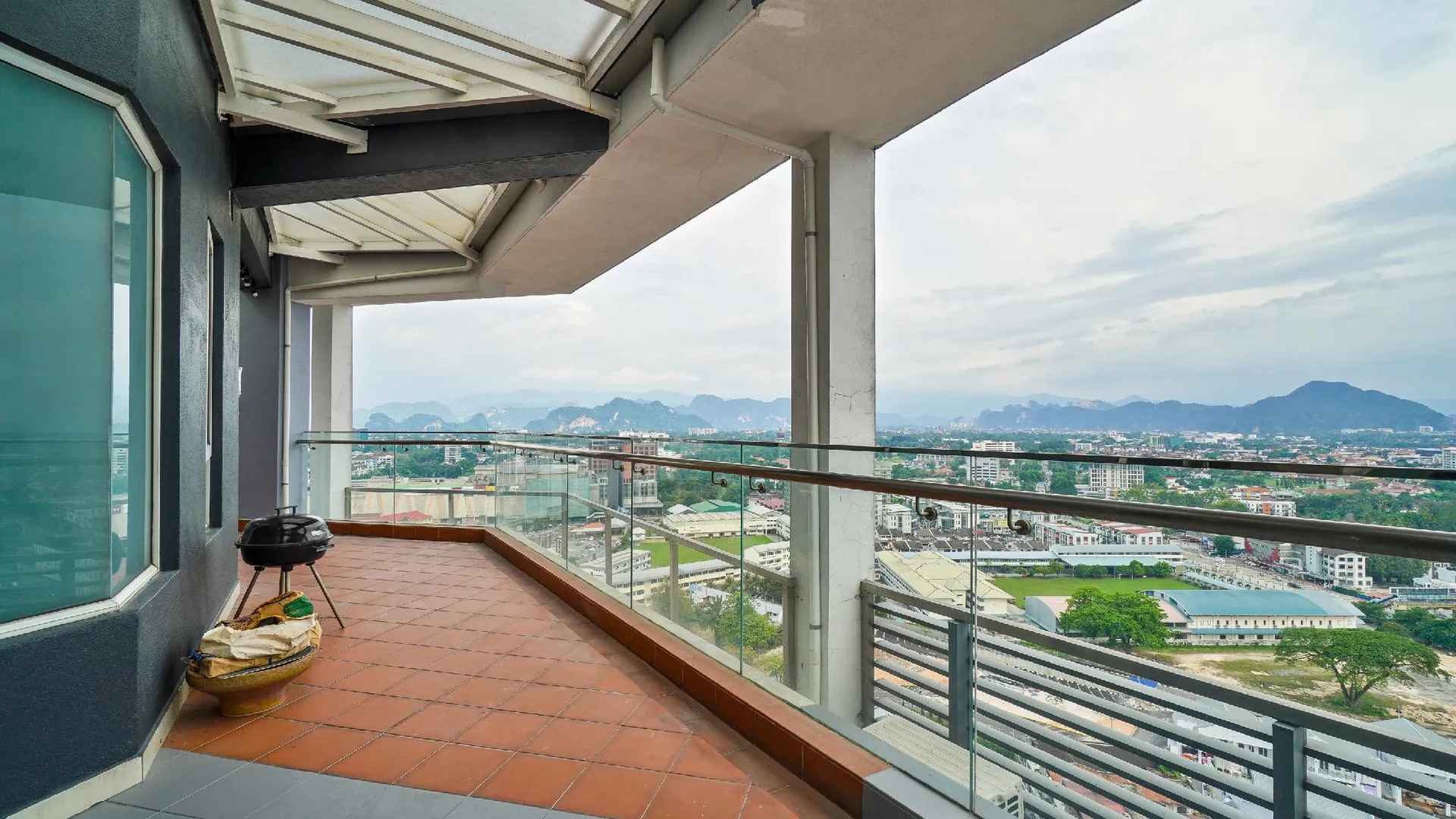 이포 JOMSTAY Octagon Ipoh Suites  5성급 게스트하우스 레스토랑