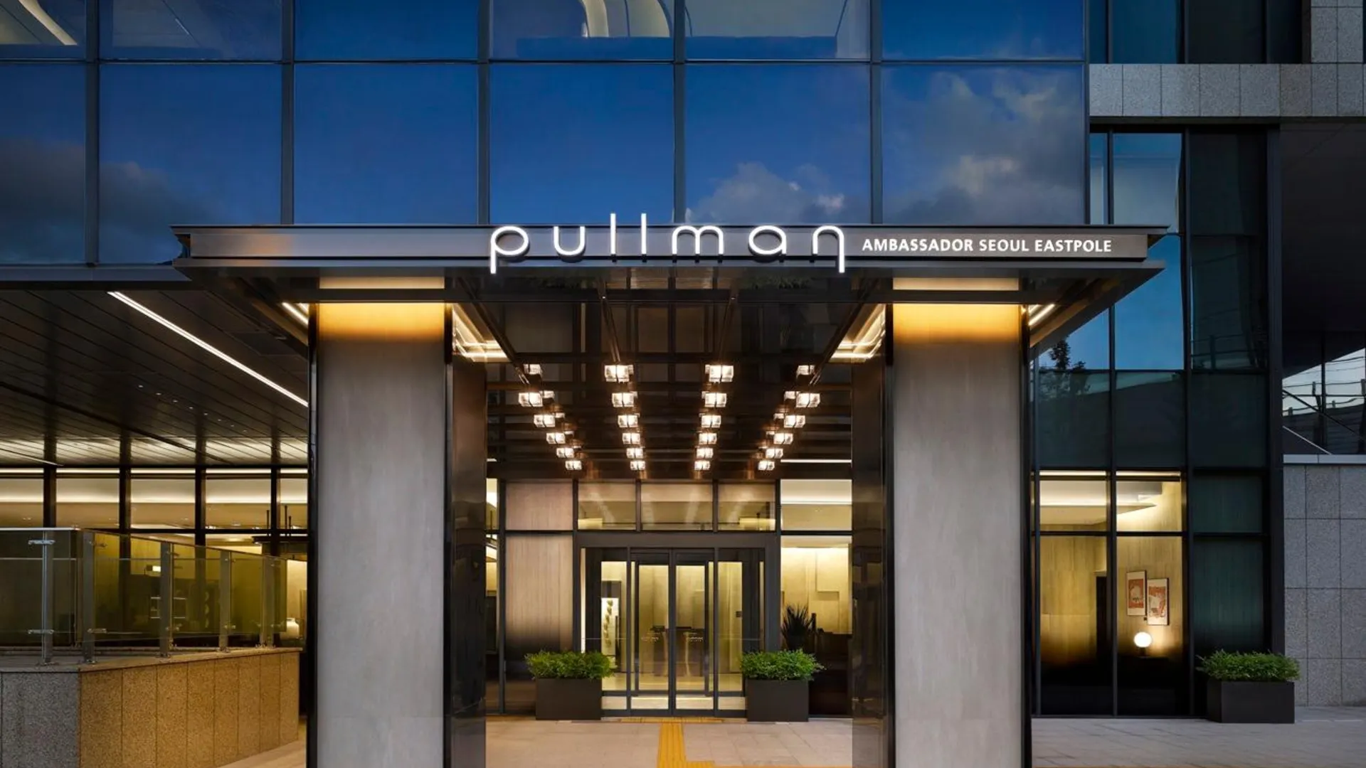 서울  풀만 앰배서더 서울 이스트폴 5성급 호텔 수영장