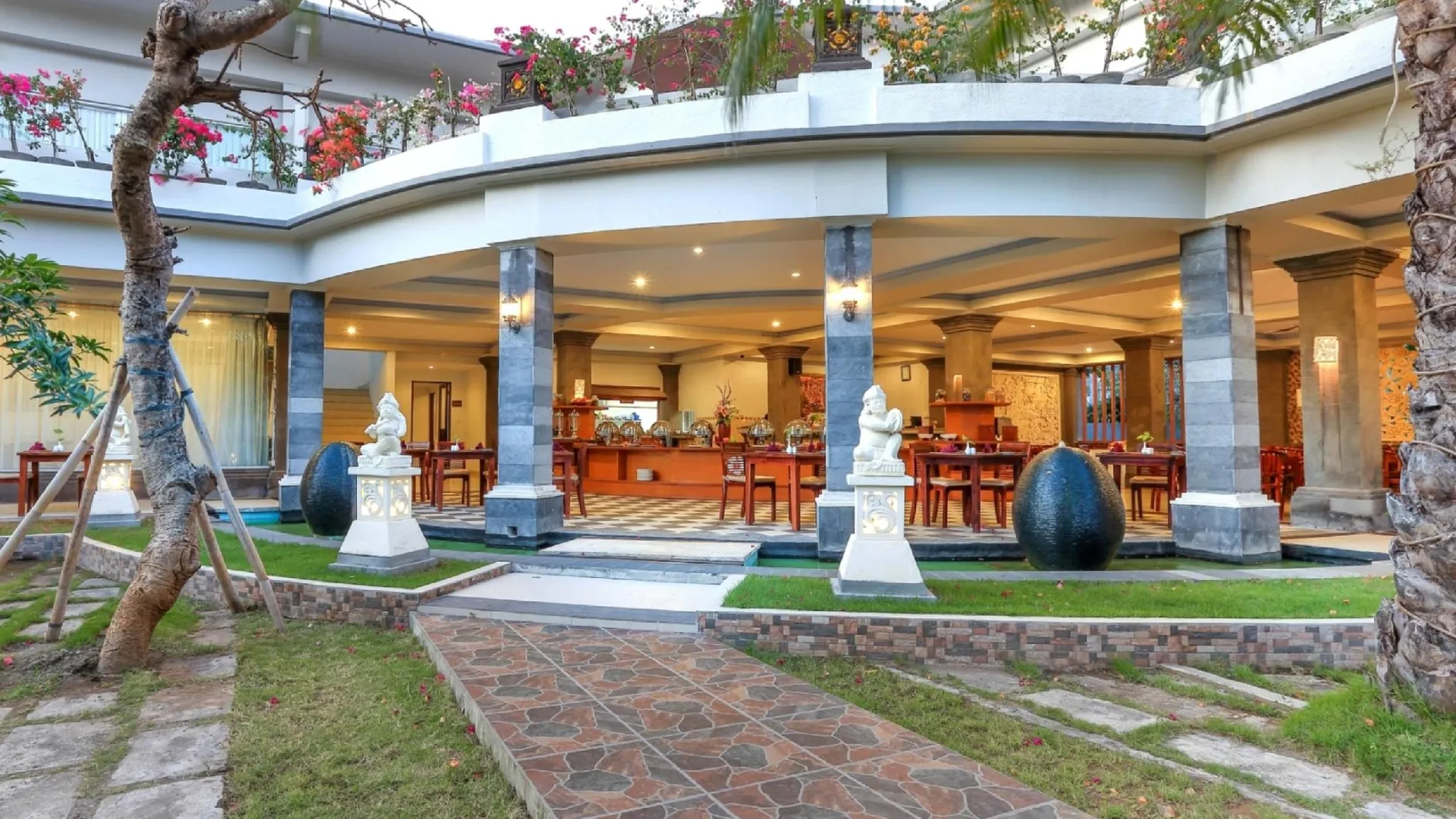 발리 푸리 사론 스미냑 호텔 앤 빌라 4성급 호텔 외관