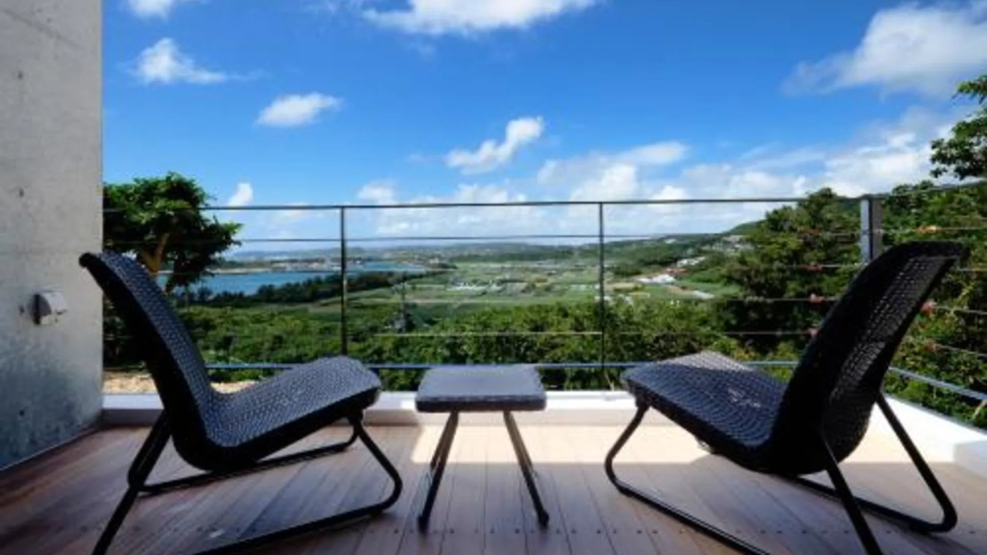 오키나와 본섬 카이자 2성급 호텔 수영장