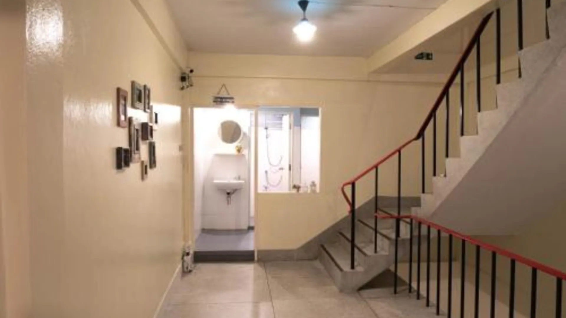 방콕 찬 차 라 99 호스텔 2성급 호텔 외관