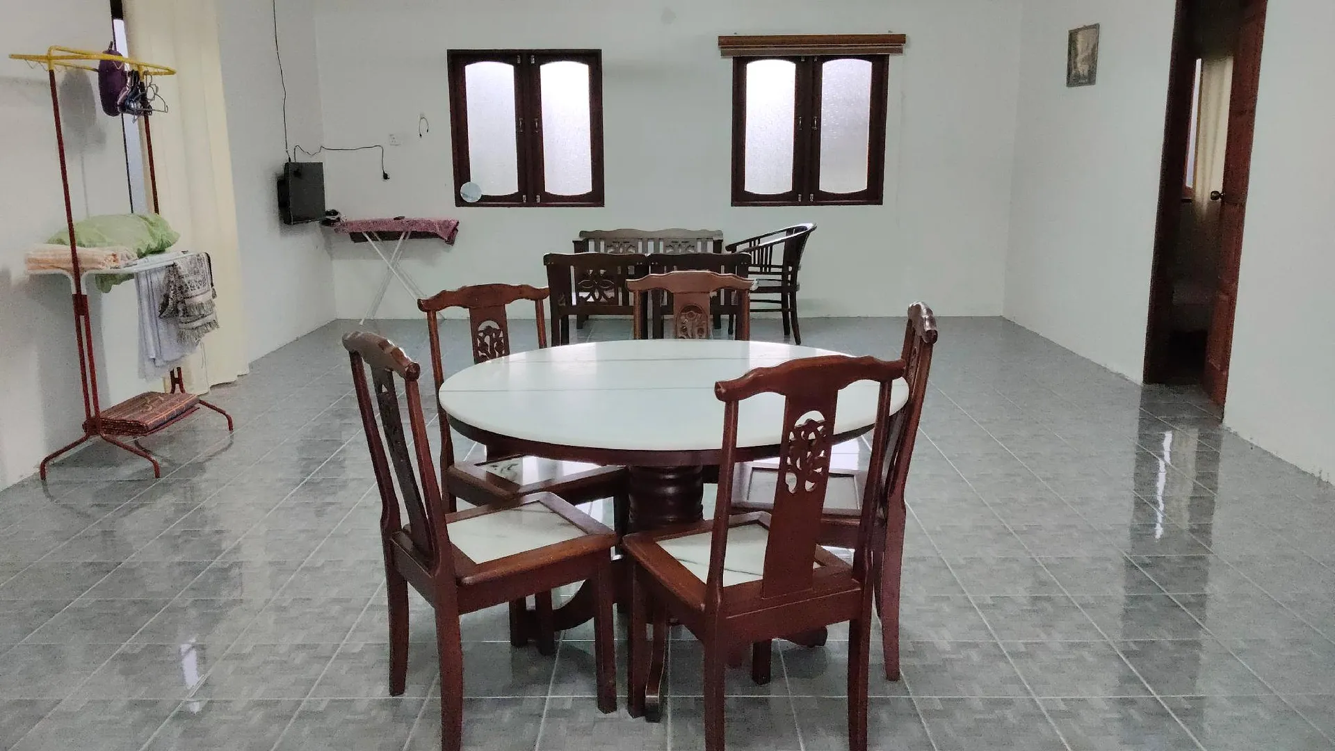 쿠알라테렝가누 톡 젬발 / 공 바닥의 프라이빗 하우스 (900m², 침실 2개, 프라이빗 욕실 1개) 2성급 싱글룸 객실