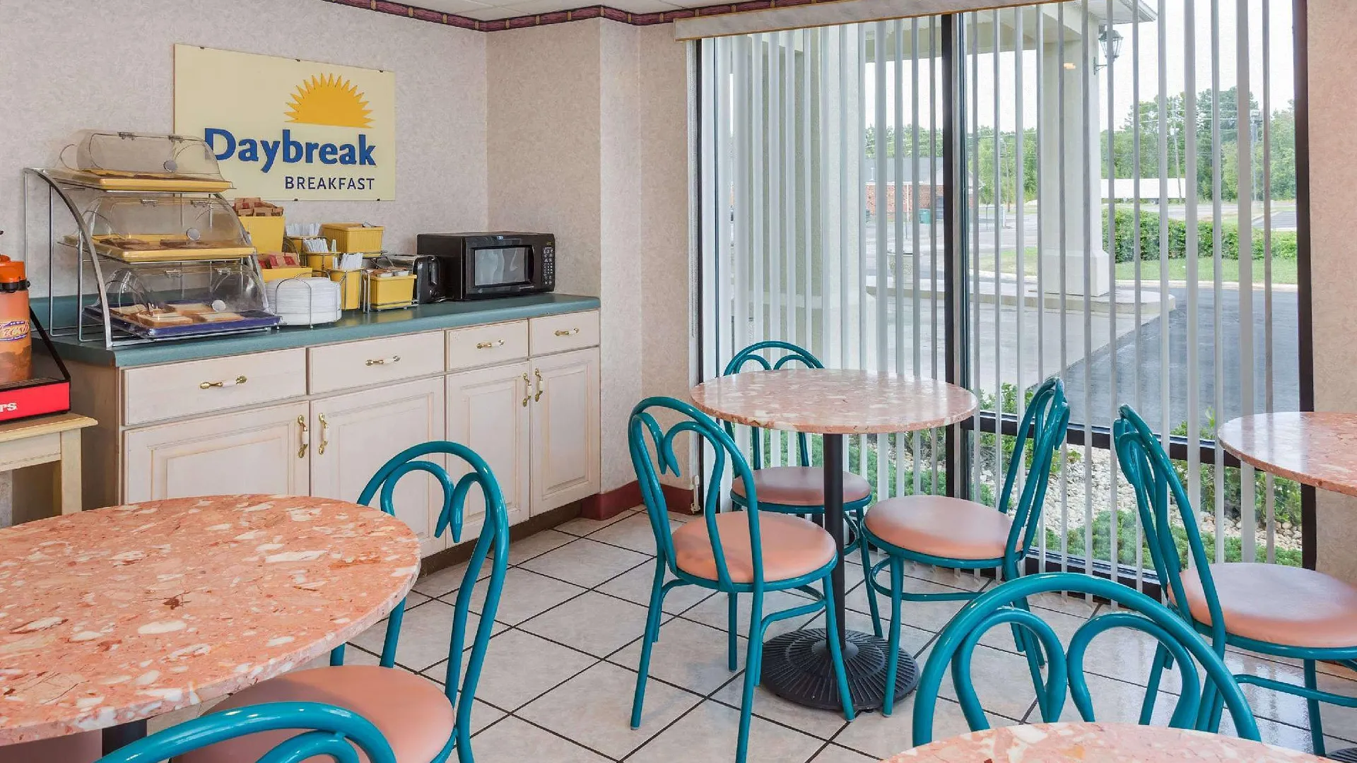 샌포드 (NC) 데이즈 인 바이 윈덤 샌포드 2성급 호텔 외관