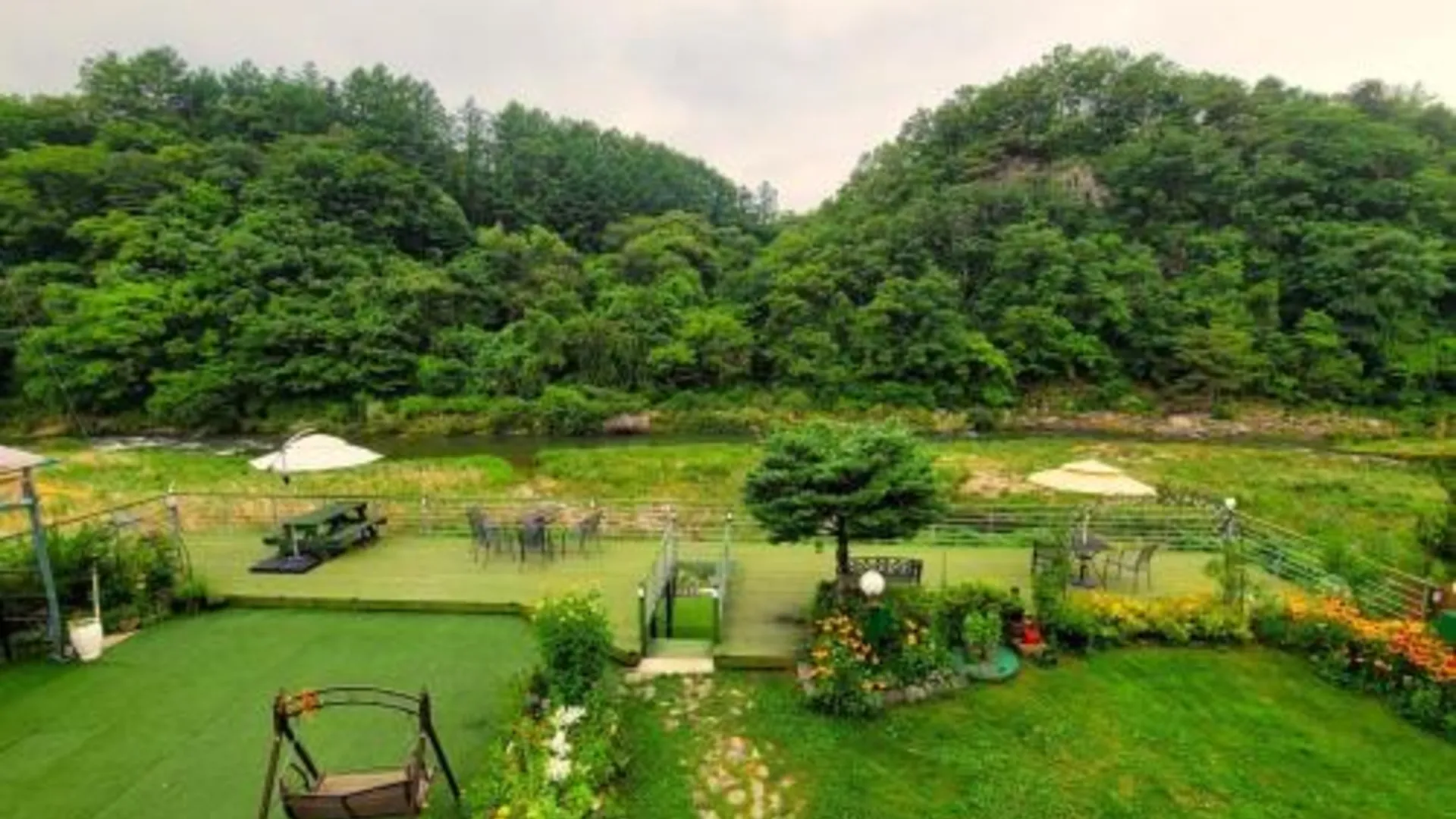 가평 초록정원 계곡 독채 펜션 3성급 게스트하우스 레스토랑