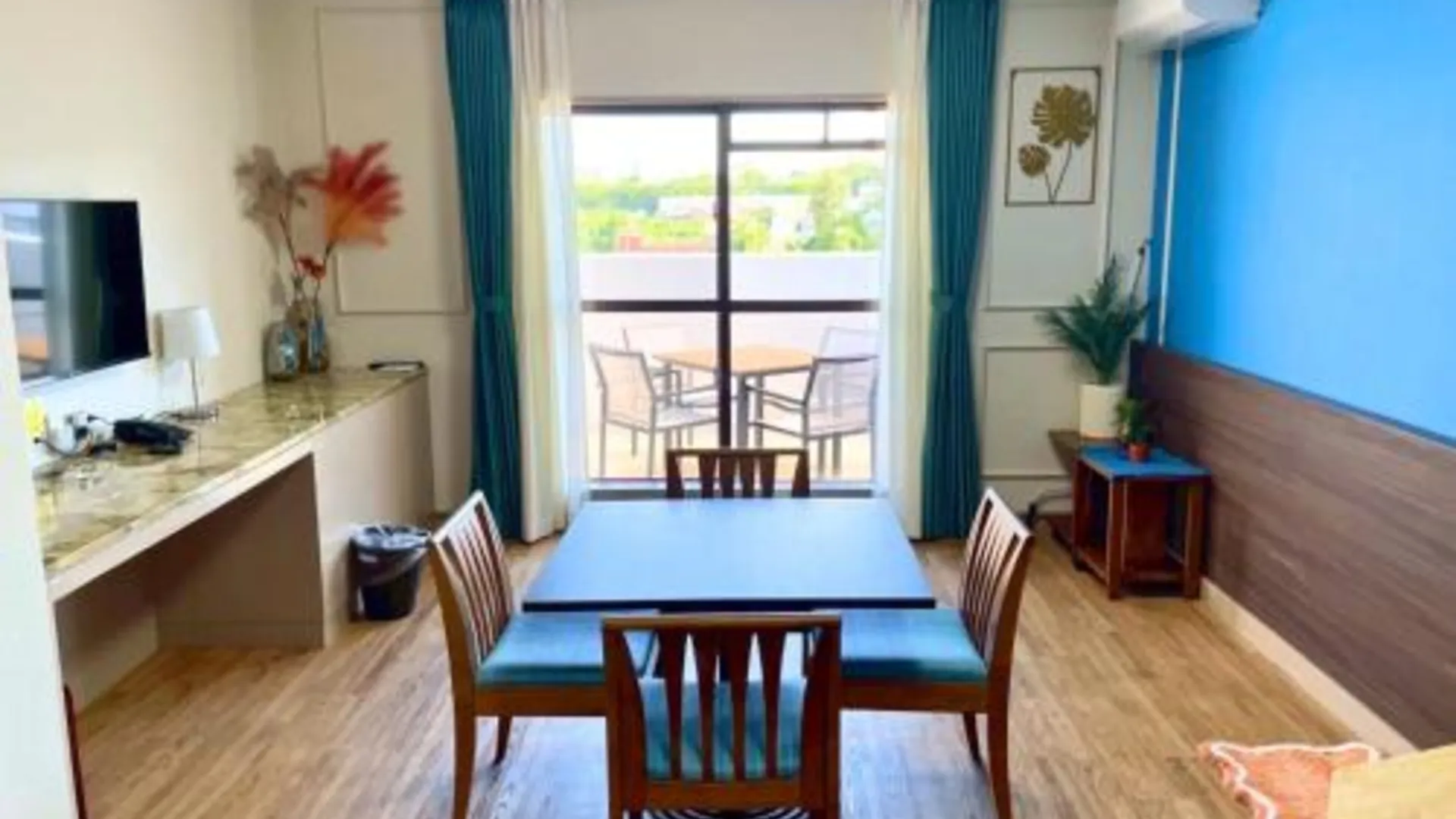 오키나와 본섬 라이컴 패밀리 리조트 호텔 구 히야군 라나이 리조트 오키나와 2성급 호텔 레스토랑