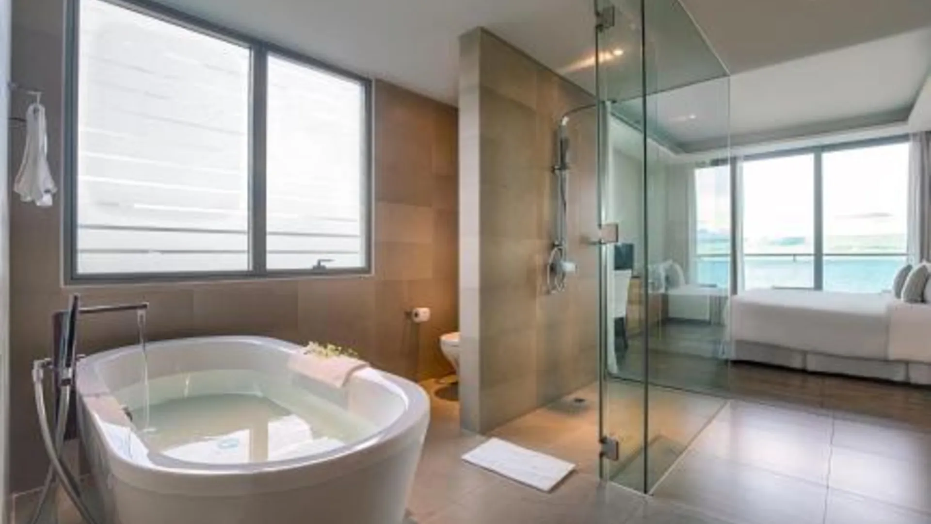 다낭 로맨틱 APT 위드 씨뷰 - 비치프런트 4성급 호텔 객실