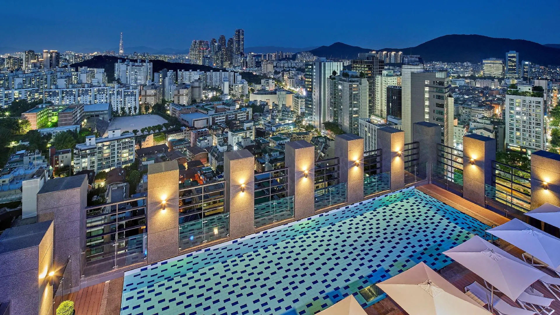 서울 힐튼 가든 인 서울 강남 4성급 호텔 객실