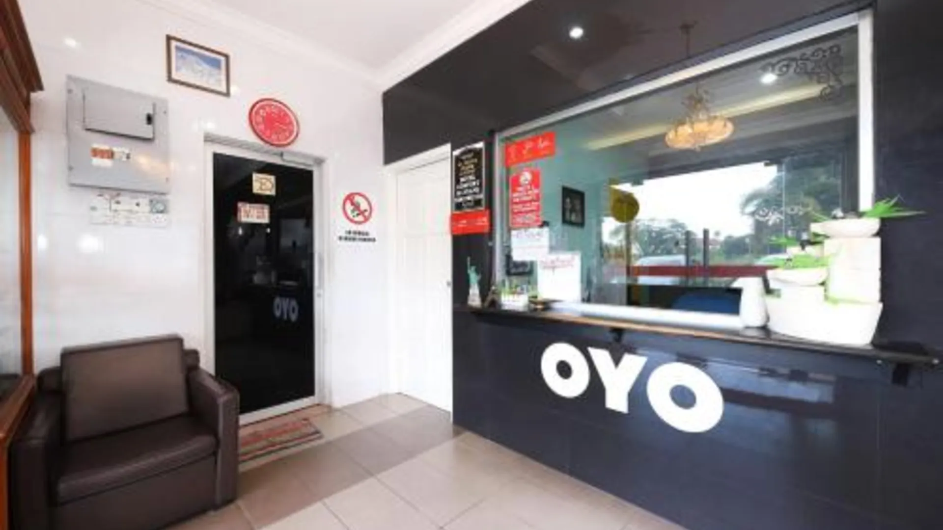 이포 호텔 오 컴포트 2성급 호텔 로비