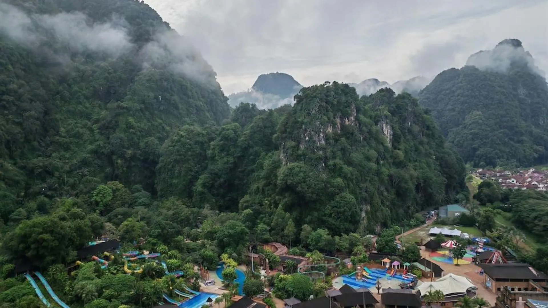 이포 Mountain & Theme Park Views  Cozy Suite 3성급 호텔 객실