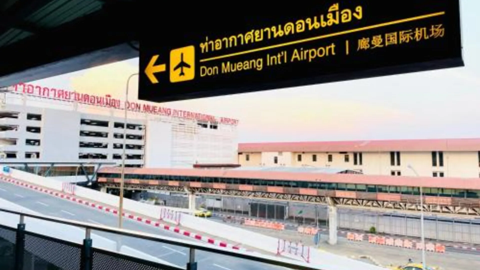 방콕 Luna hotel 2성급 호텔 외관