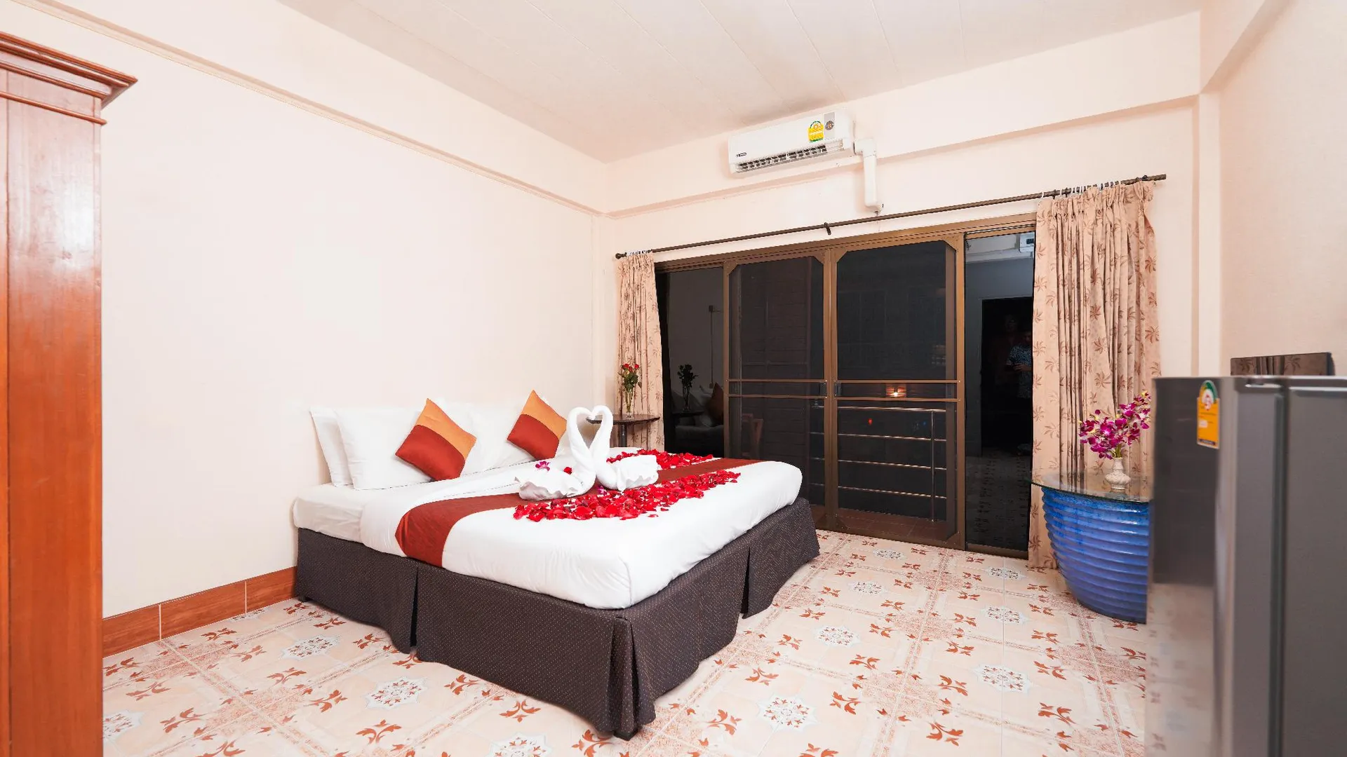 푸켓 반 카말라 백팩커 2성급 호텔 스위트룸