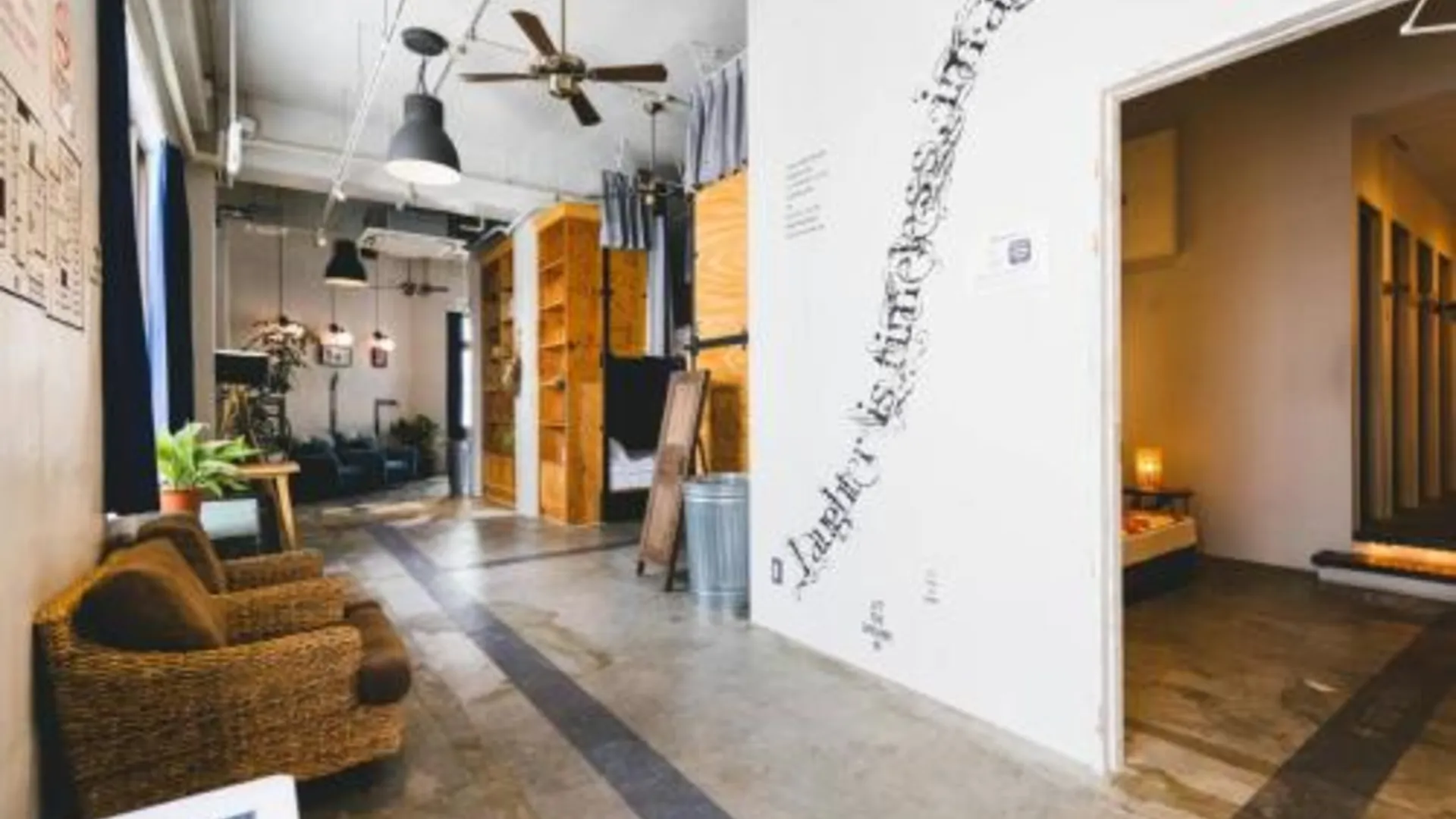 오키나와 본섬 더 키친 호스텔 AO 2성급 호텔 로비