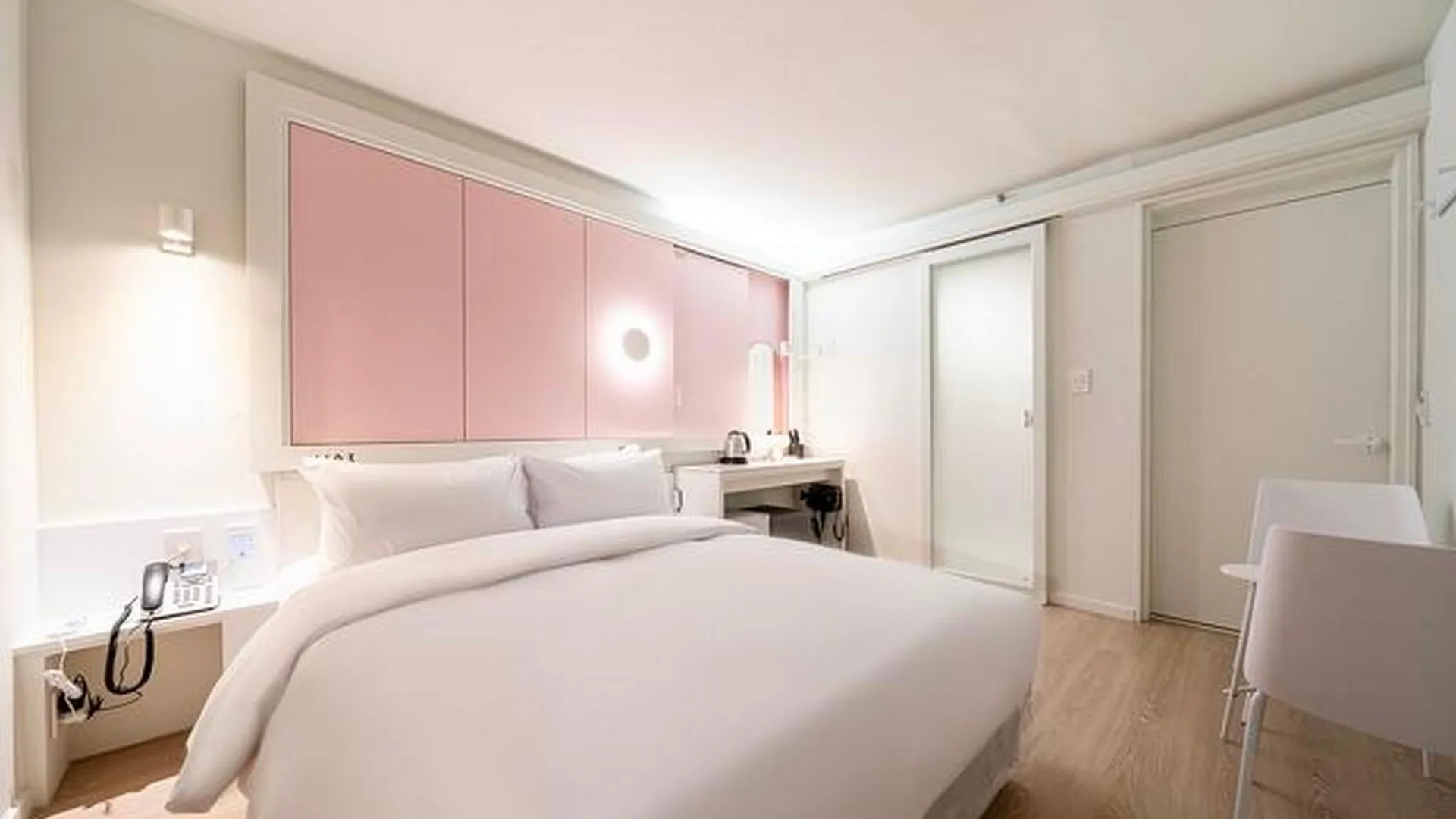 서울 신촌 굿타임 1성급 호텔 외관