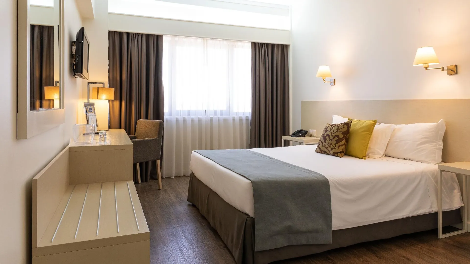 빌라 노바 드 가이아 호텔 블랙 튤립 - 포르투 가이아 4성급 호텔 스위트룸