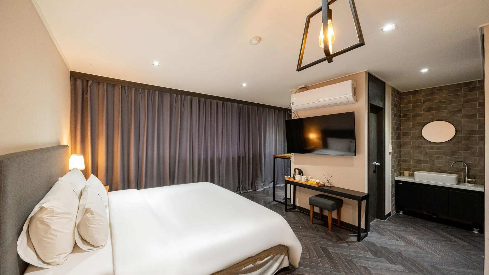 창원 더 퍼스트 호텔 3성급 호텔 스위트룸