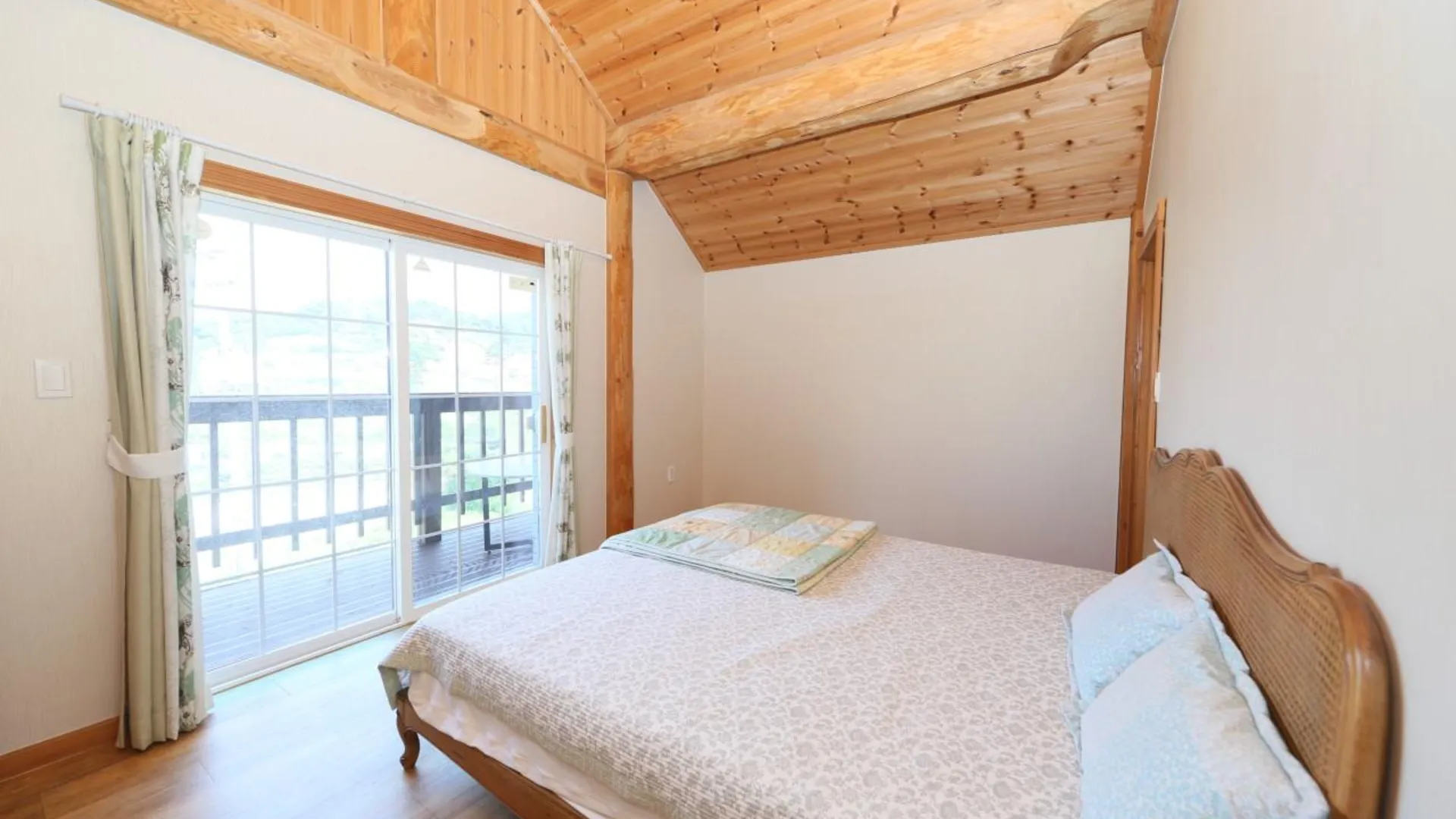 보령 보령 대천통나무솔내음펜션 1성급 게스트하우스 스위트룸