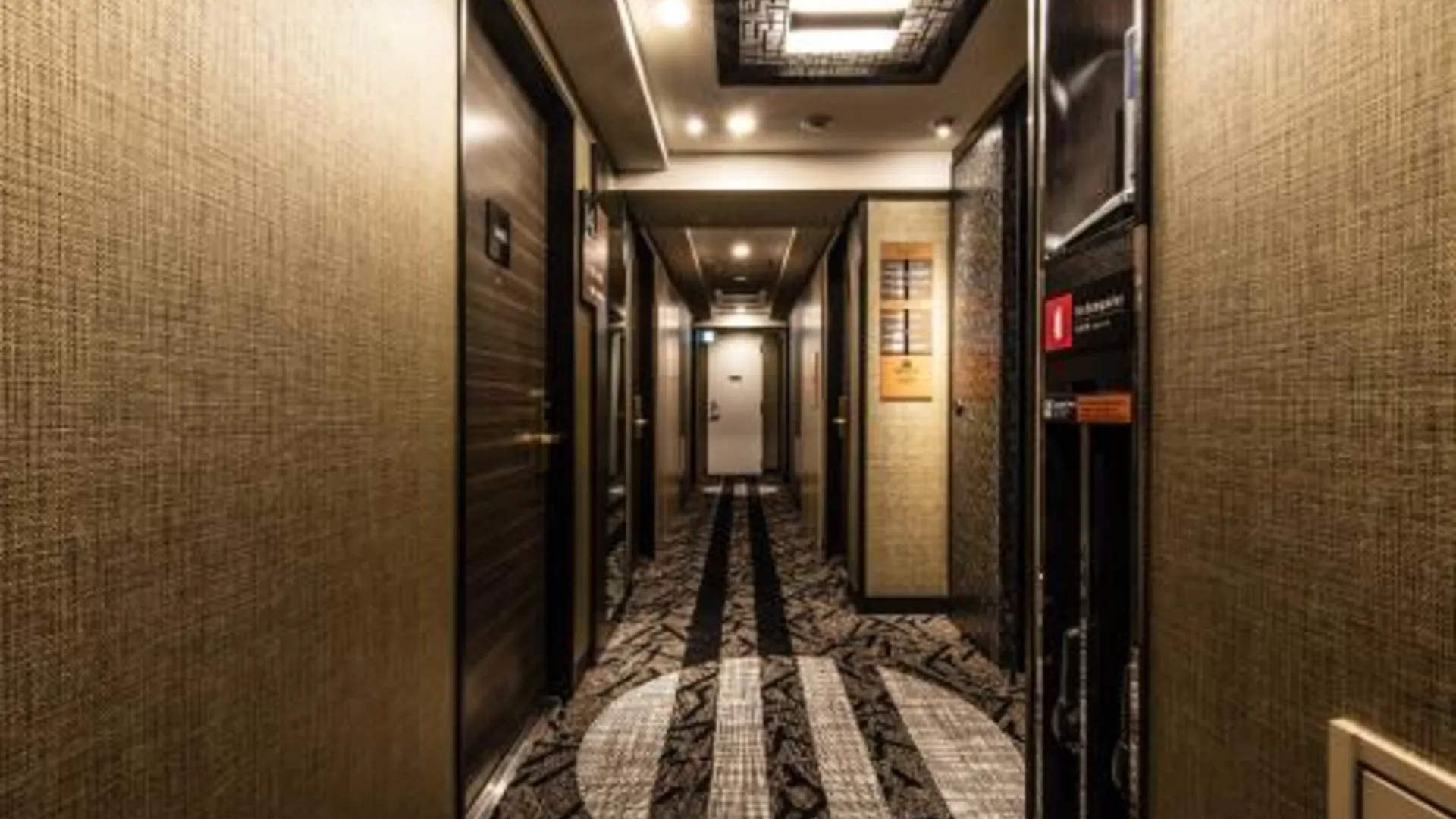 도쿄 / 동경 APA 호텔 시나가와 토고시 에키마에 3성급 호텔 외관