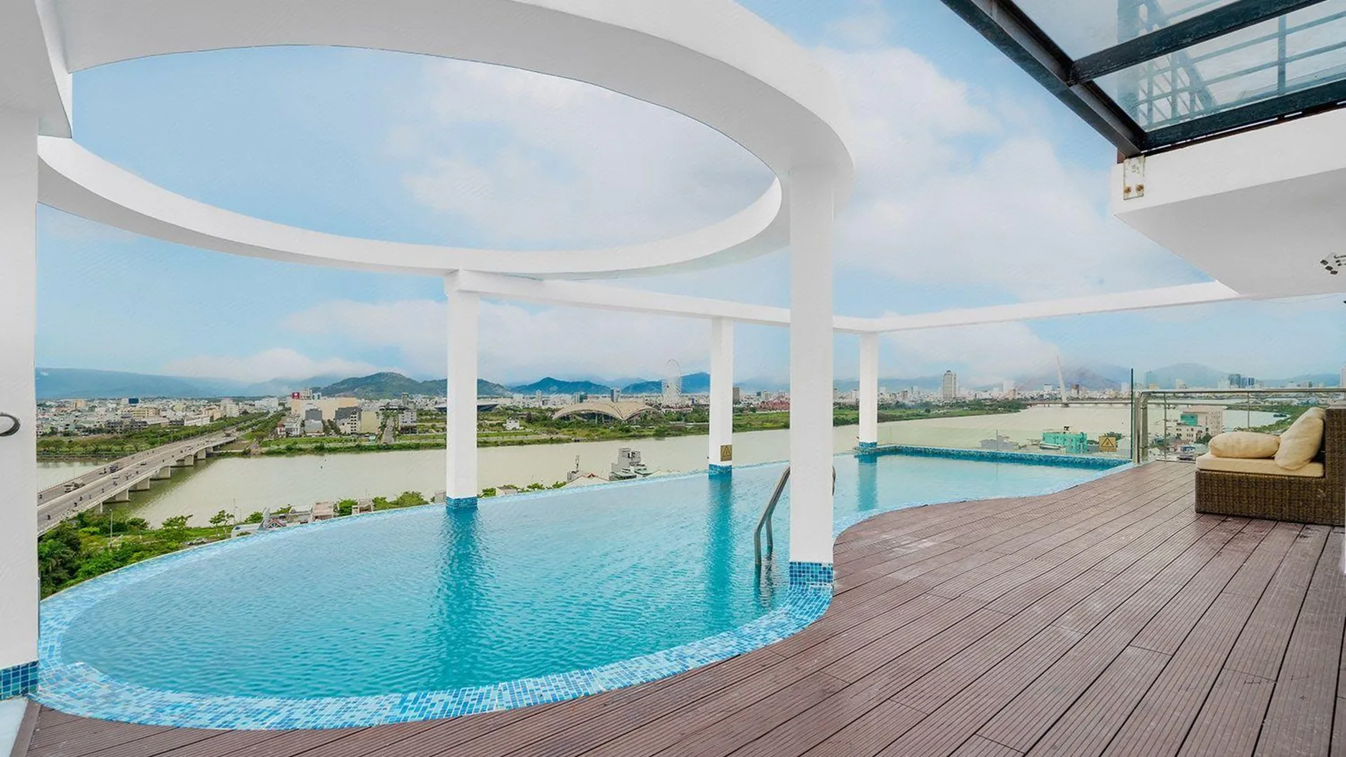 다낭 RHM 럭셔리 호텔 앤 스위트 4성급 호텔 스위트룸