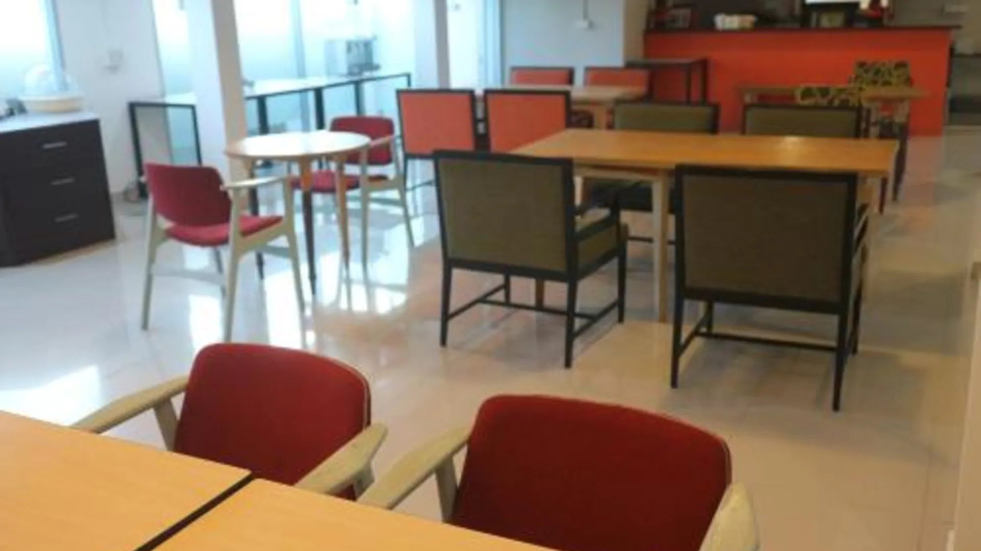 방콕 L42 호스텔 수완나품 에어포트 2성급 호텔 전망