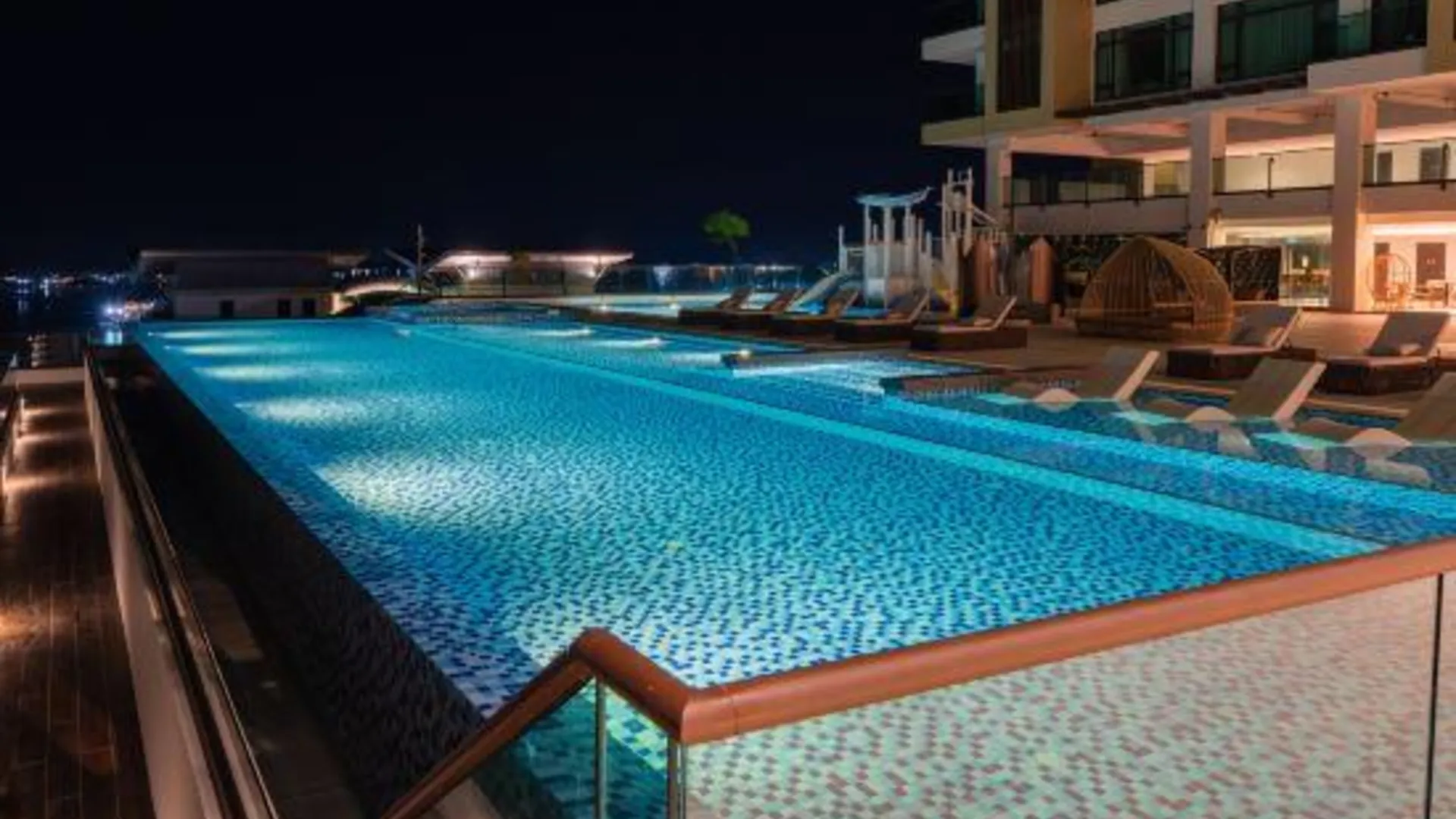 셈포르나 Seafest REGENCY 5성급 호텔 수영장