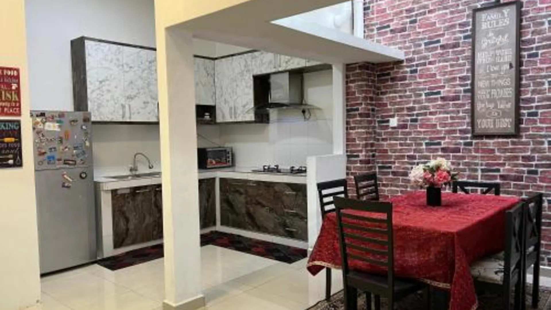 이포 캄퐁 울루 세포르의 프라이빗 하우스 (1500m², 침실 4개, 프라이빗 욕실 3개) 4성급 게스트하우스 수영장